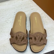 顶级版 Louis Vuitton 2026春夏新款果冻色镂空女鞋 LV 字母logo厚底圆头沙滩凉拖鞋 材质:鞋面进口 顶级版 Louis Vuitton 2026春夏新款果冻色镂空女鞋 LV 字母logo厚底圆头沙滩凉拖鞋 材质:鞋面进口