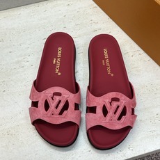 顶级版 Louis Vuitton 2026春夏新款果冻色镂空女鞋 LV 字母logo厚底圆头沙滩凉拖鞋 材质:鞋面进口 顶级版 Louis Vuitton 2026春夏新款果冻色镂空女鞋 LV 字母logo厚底圆头沙滩凉拖鞋 材质:鞋面进口