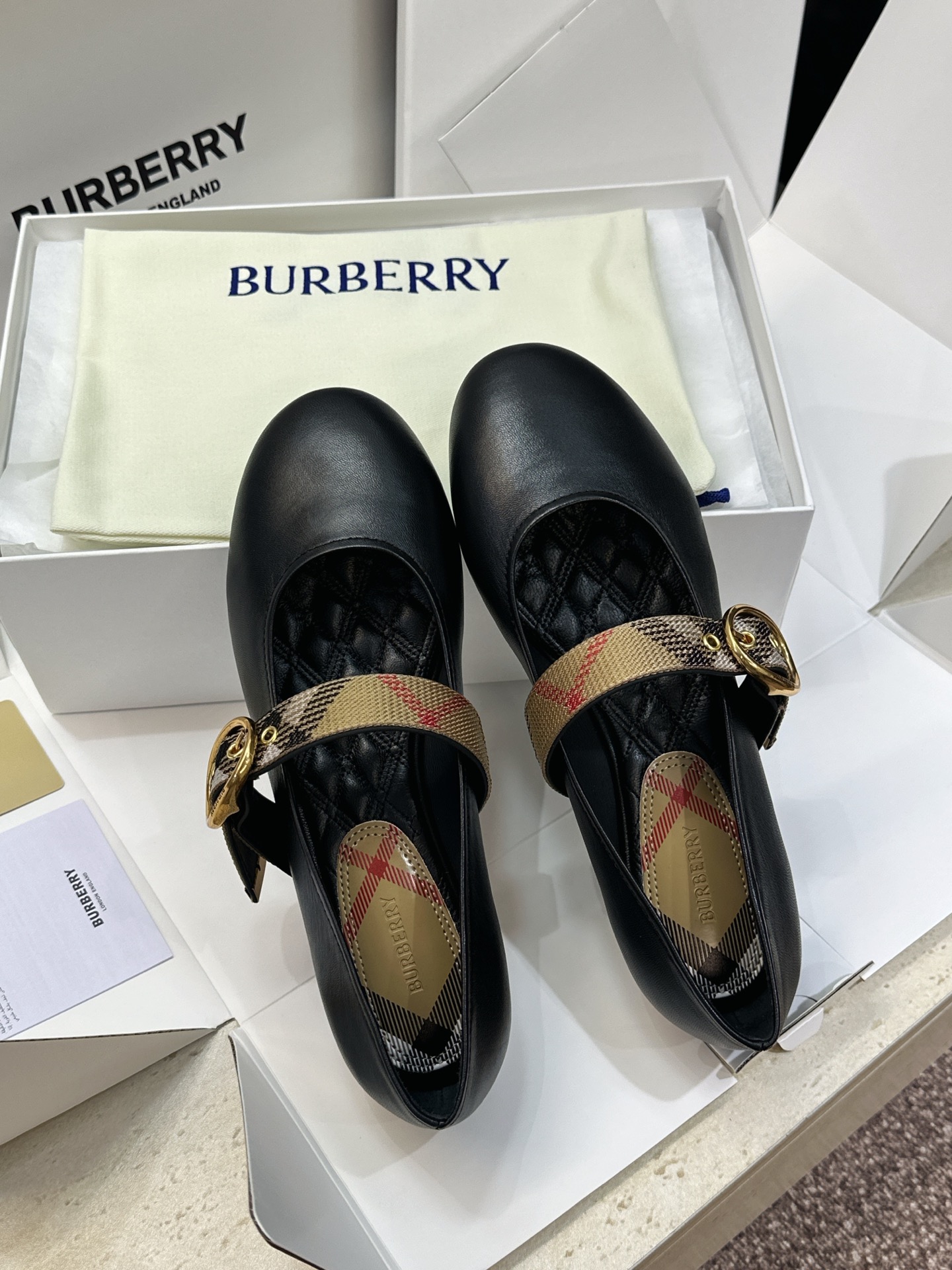 (配全套飞机盒) 莞货 代购级 Burberry 博柏利 2026秋冬新款时尚舒适玛丽珍女鞋  B家字母logo五金扣平