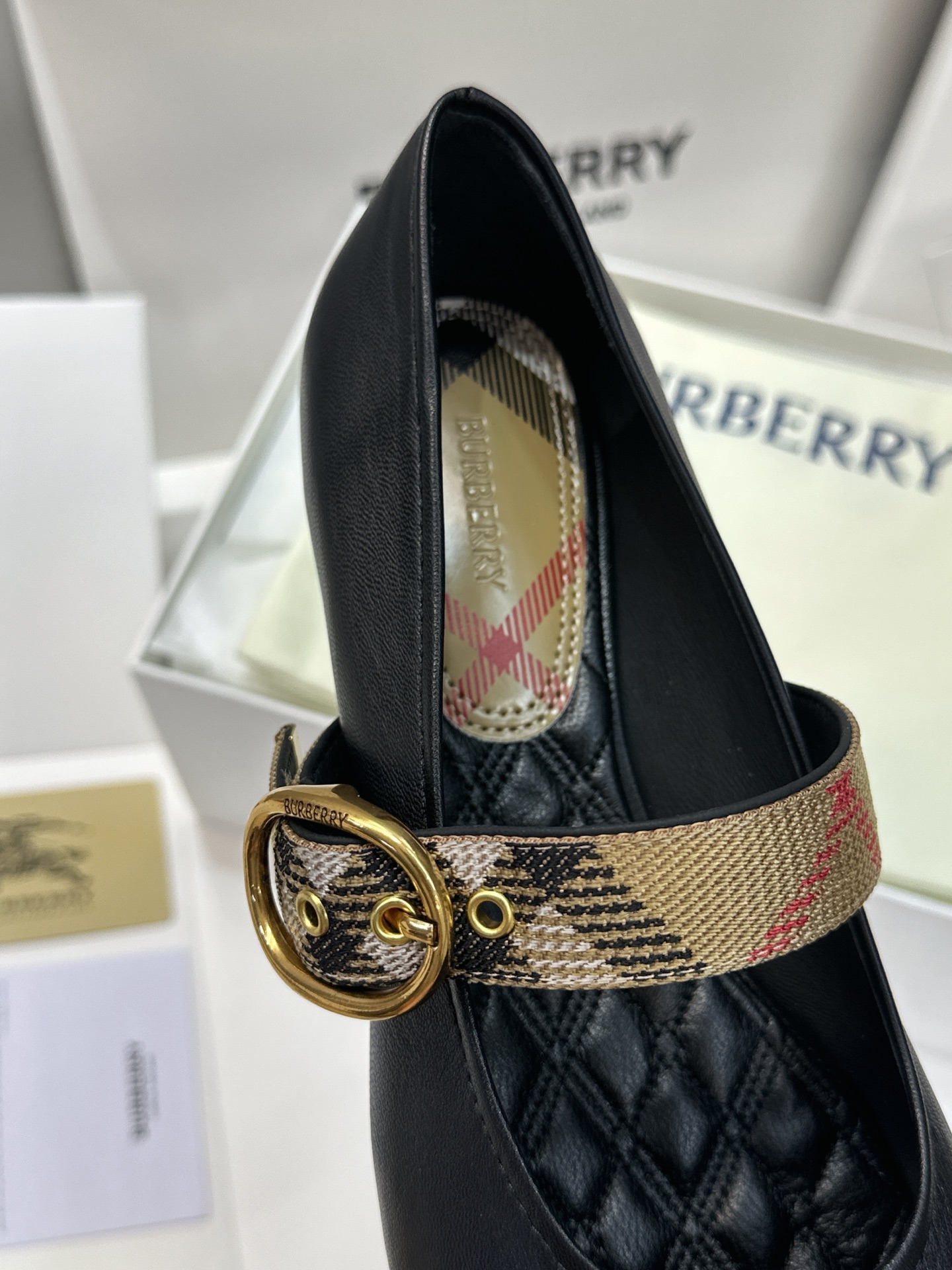 (配全套飞机盒) 莞货 代购级 Burberry 博柏利 2026秋冬新款时尚舒适玛丽珍女鞋  B家字母logo五金扣平
