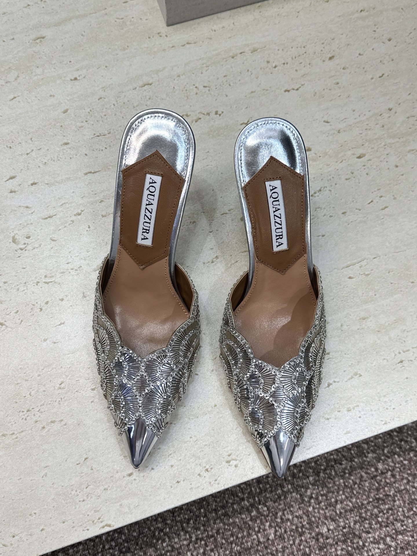 Aquazzura 2026春夏新款鱼鳞纹亮片拼色女鞋 大菠萝字母logo高跟尖头穆勒凉拖鞋 材质鞋面进口小牛皮/进口金