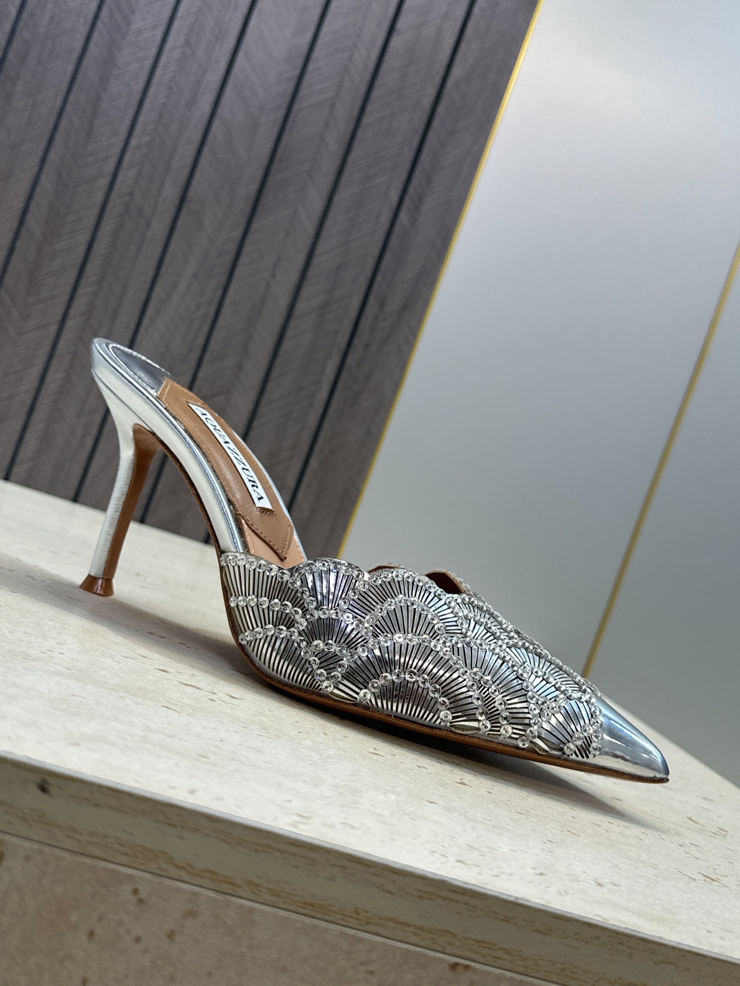 Aquazzura 2026春夏新款鱼鳞纹亮片拼色女鞋 大菠萝字母logo高跟尖头穆勒凉拖鞋 材质鞋面进口小牛皮/进口金