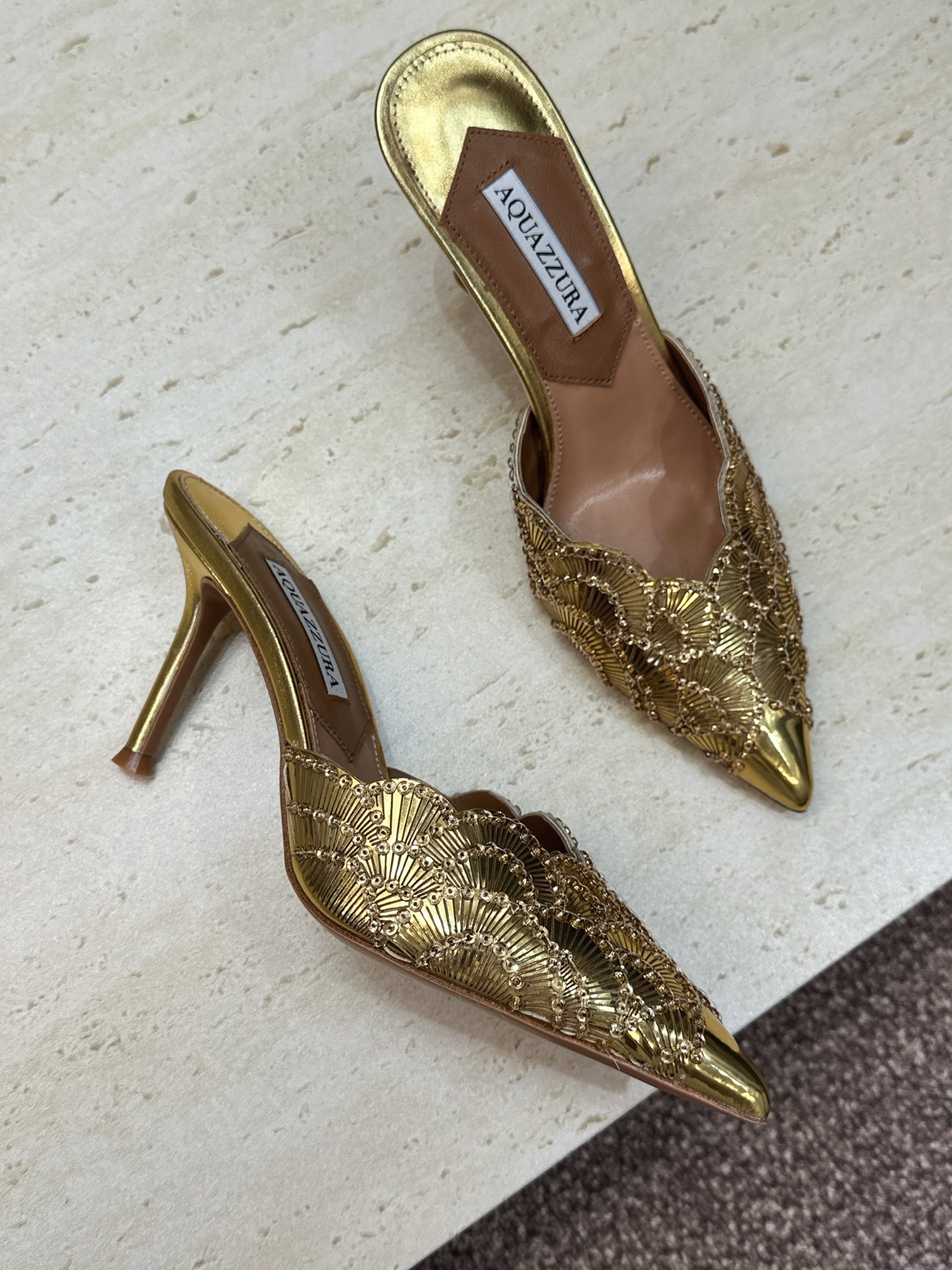 Aquazzura 2026春夏新款鱼鳞纹亮片拼色女鞋 大菠萝字母logo高跟尖头穆勒凉拖鞋 材质鞋面进口小牛皮/进口金