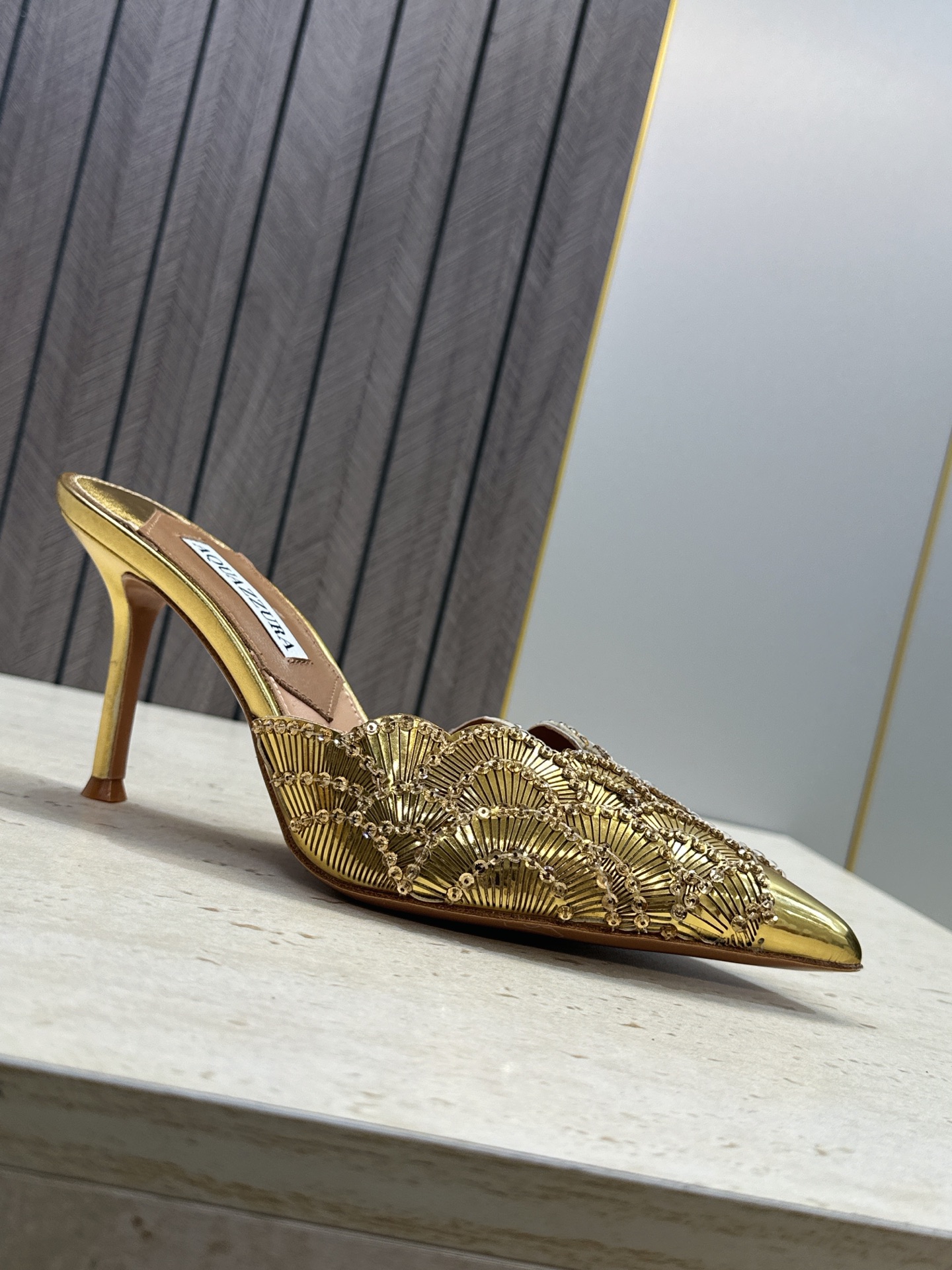 Aquazzura 2026春夏新款鱼鳞纹亮片拼色女鞋 大菠萝字母logo高跟尖头穆勒凉拖鞋 材质鞋面进口小牛皮/进口金