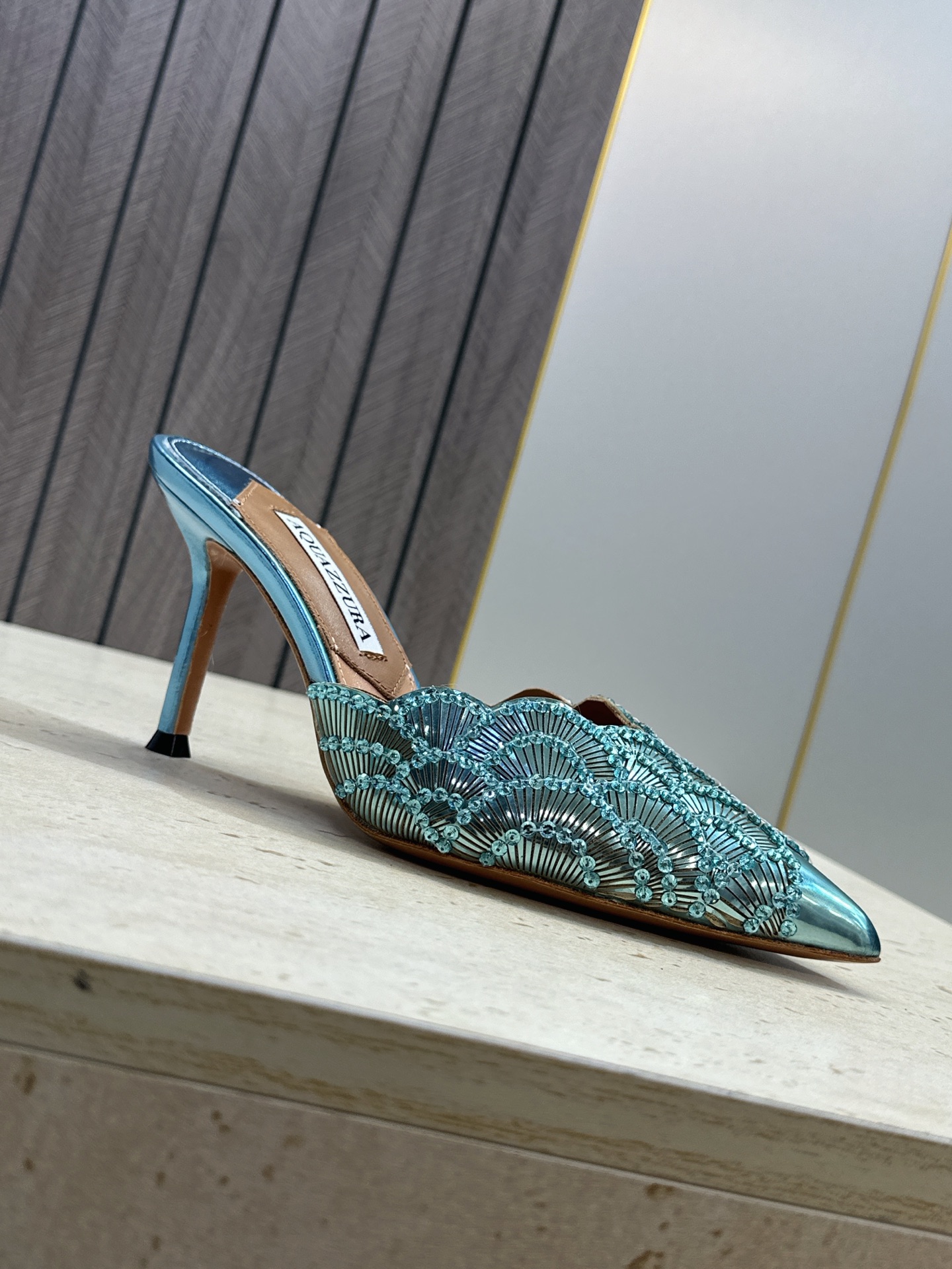 Aquazzura 2026春夏新款鱼鳞纹亮片拼色女鞋 大菠萝字母logo高跟尖头穆勒凉拖鞋 材质鞋面进口小牛皮/进口金