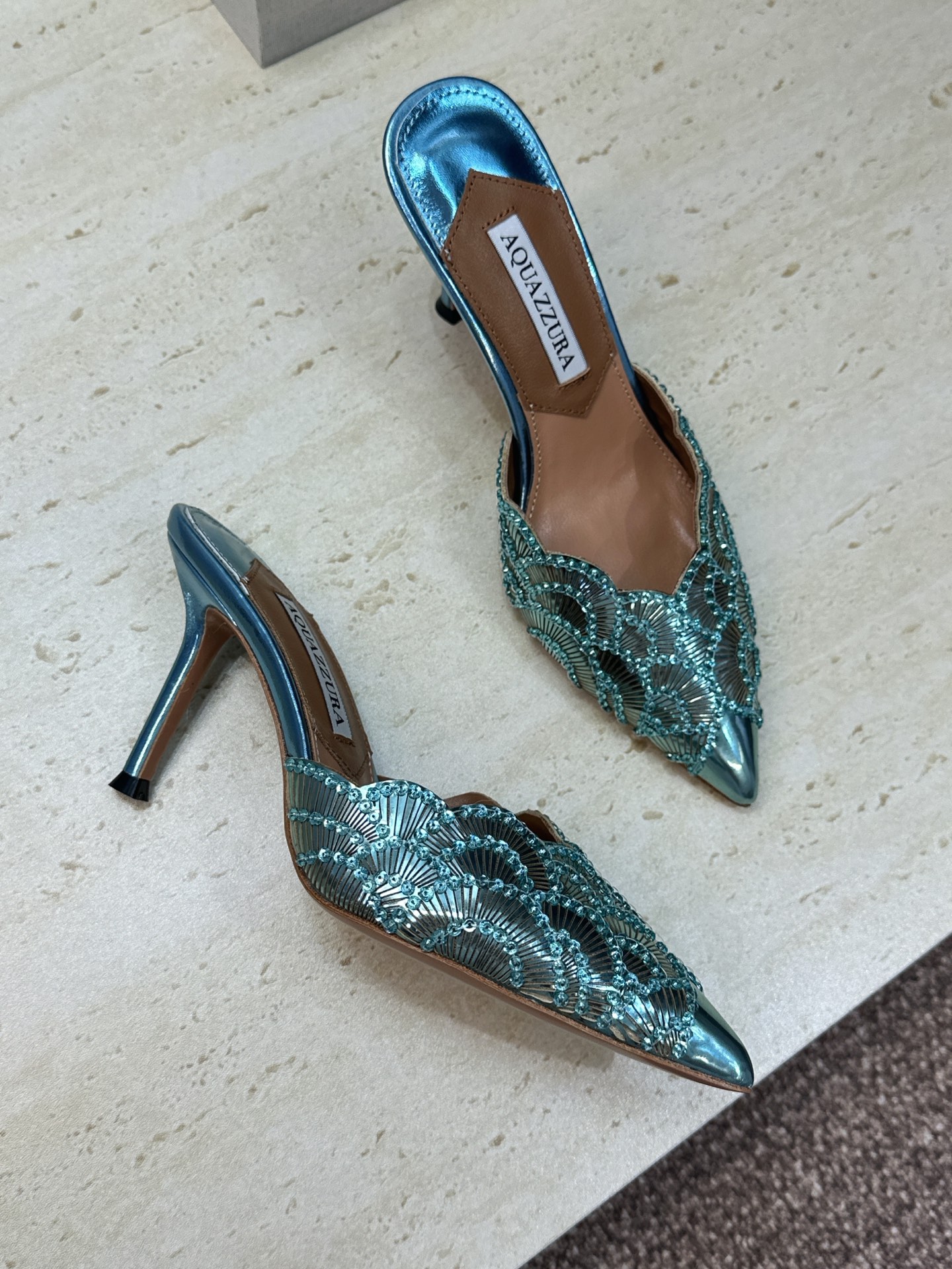 Aquazzura 2026春夏新款鱼鳞纹亮片拼色女鞋 大菠萝字母logo高跟尖头穆勒凉拖鞋 材质鞋面进口小牛皮/进口金
