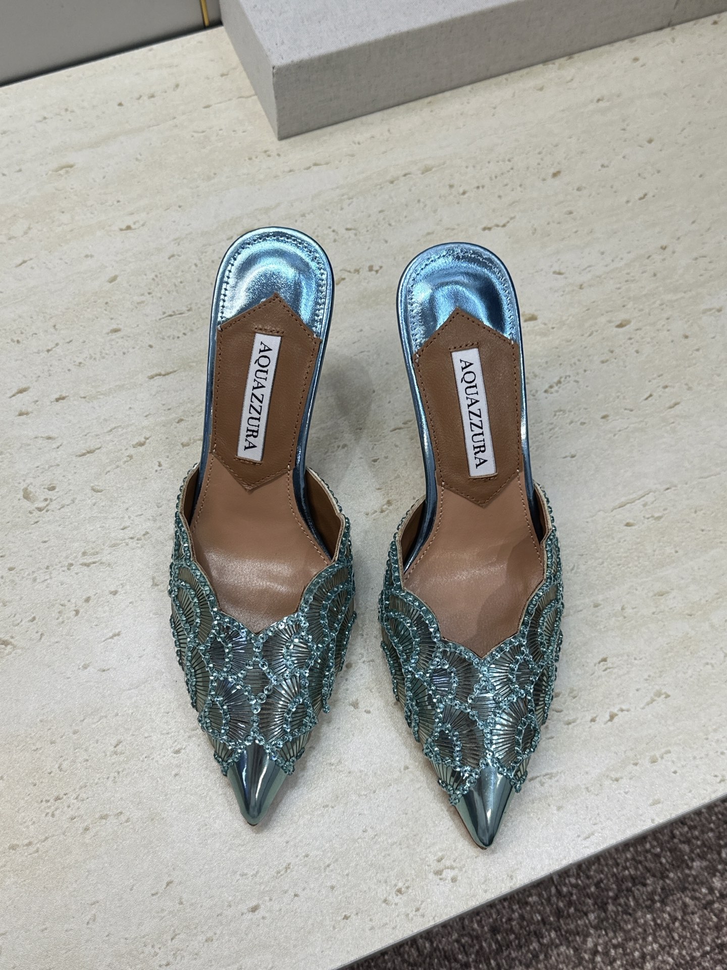 Aquazzura 2026春夏新款鱼鳞纹亮片拼色女鞋 大菠萝字母logo高跟尖头穆勒凉拖鞋 材质鞋面进口小牛皮/进口金
