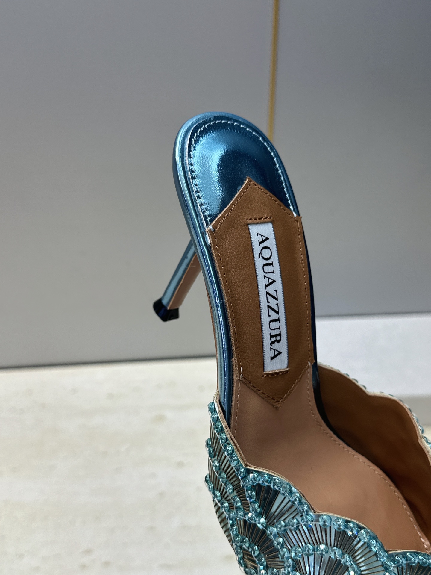 Aquazzura 2026春夏新款鱼鳞纹亮片拼色女鞋 大菠萝字母logo高跟尖头穆勒凉拖鞋 材质鞋面进口小牛皮/进口金