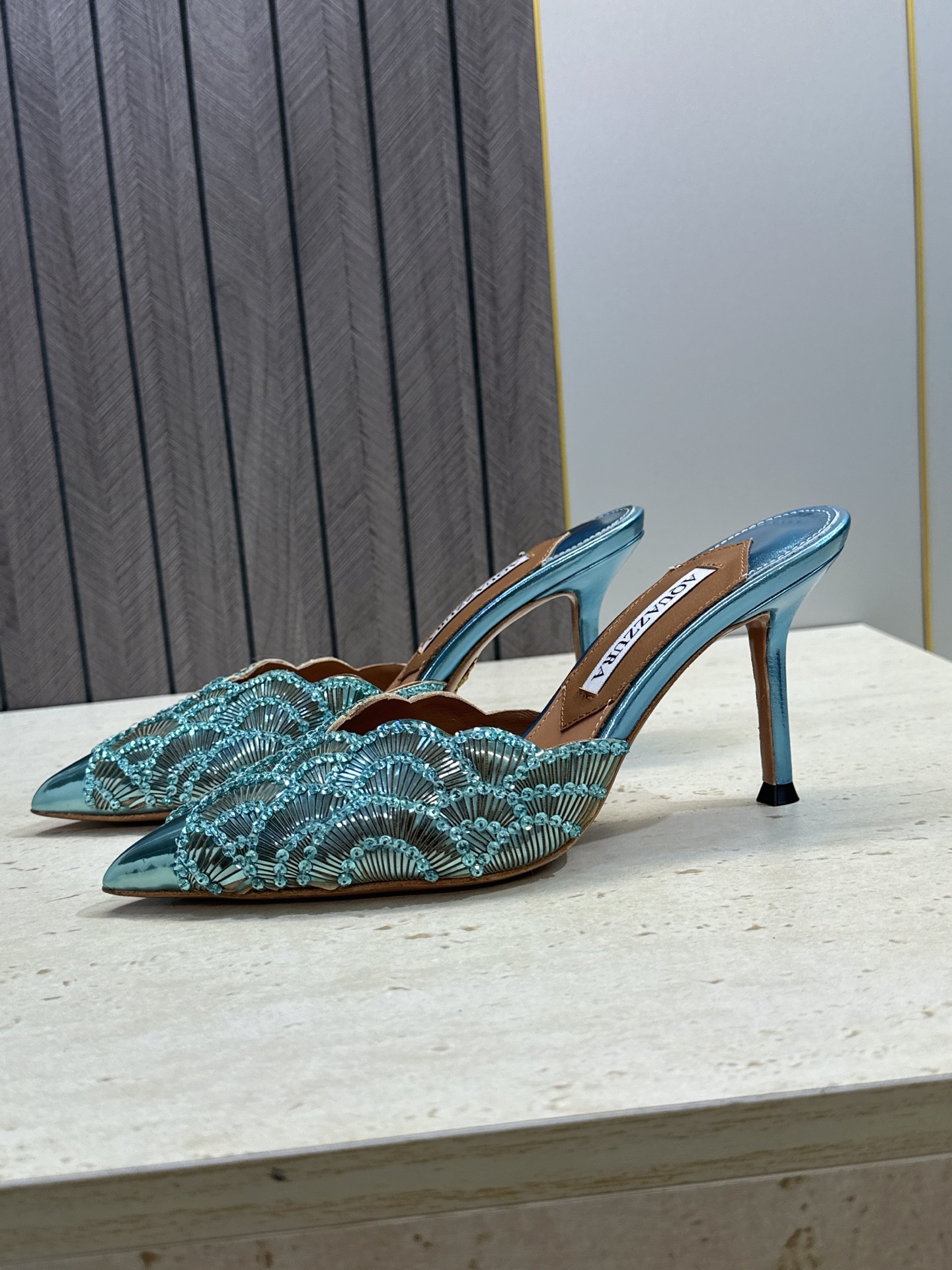 Aquazzura 2026春夏新款鱼鳞纹亮片拼色女鞋 大菠萝字母logo高跟尖头穆勒凉拖鞋 材质鞋面进口小牛皮/进口金