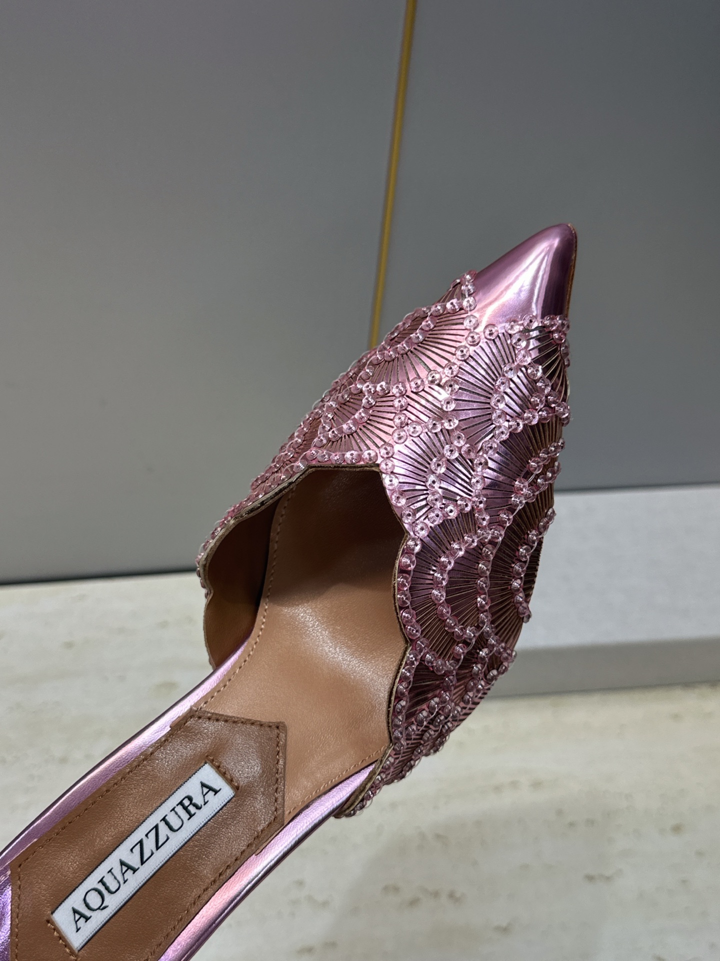 Aquazzura 2026春夏新款鱼鳞纹亮片拼色女鞋 大菠萝字母logo高跟尖头穆勒凉拖鞋 材质鞋面进口小牛皮/进口金