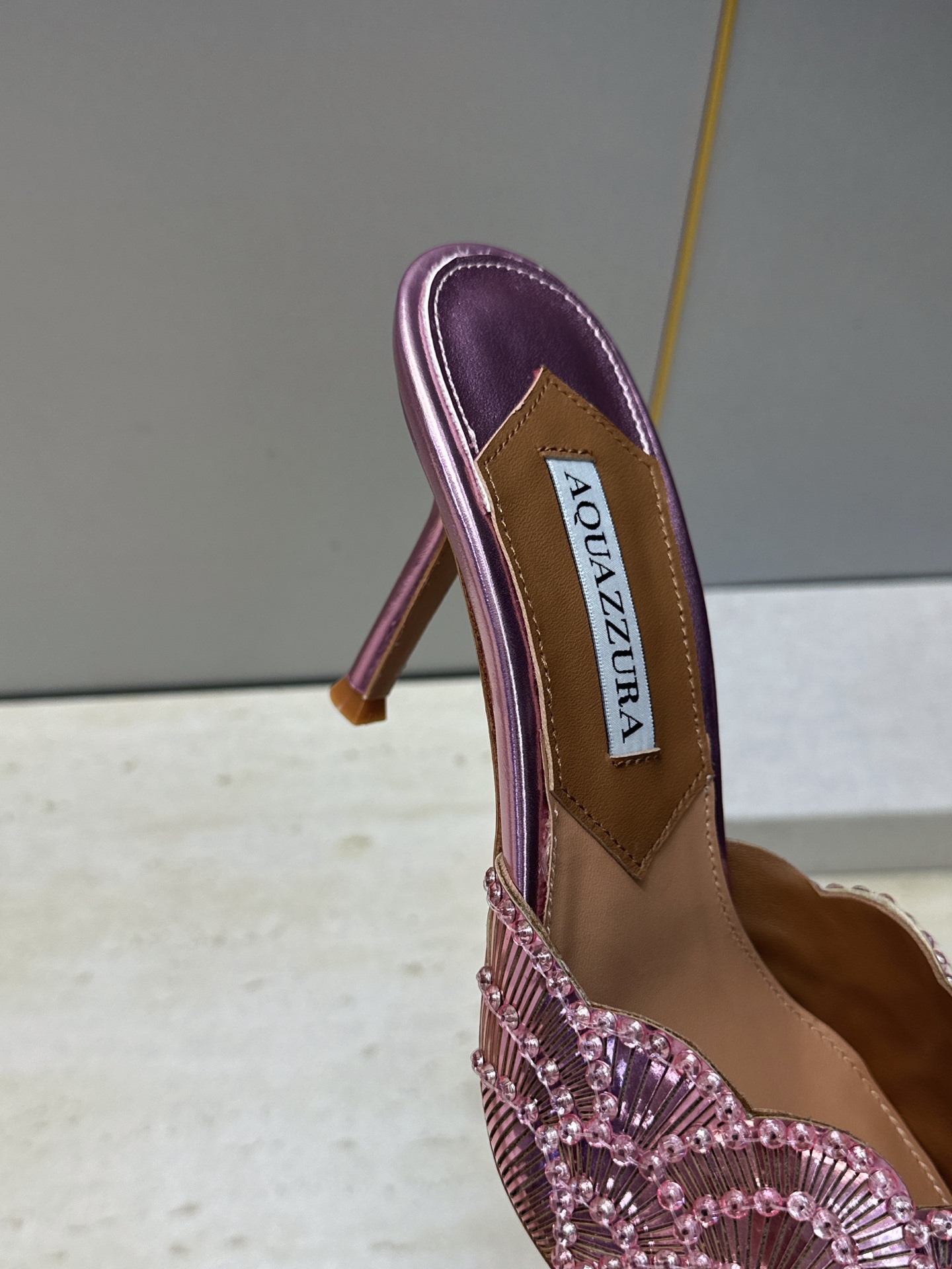 Aquazzura 2026春夏新款鱼鳞纹亮片拼色女鞋 大菠萝字母logo高跟尖头穆勒凉拖鞋 材质鞋面进口小牛皮/进口金
