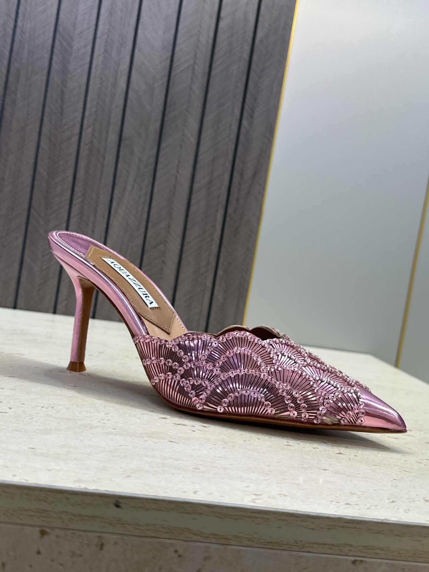 Aquazzura 2026春夏新款鱼鳞纹亮片拼色女鞋 大菠萝字母logo高跟尖头穆勒凉拖鞋 材质鞋面进口小牛皮/进口金