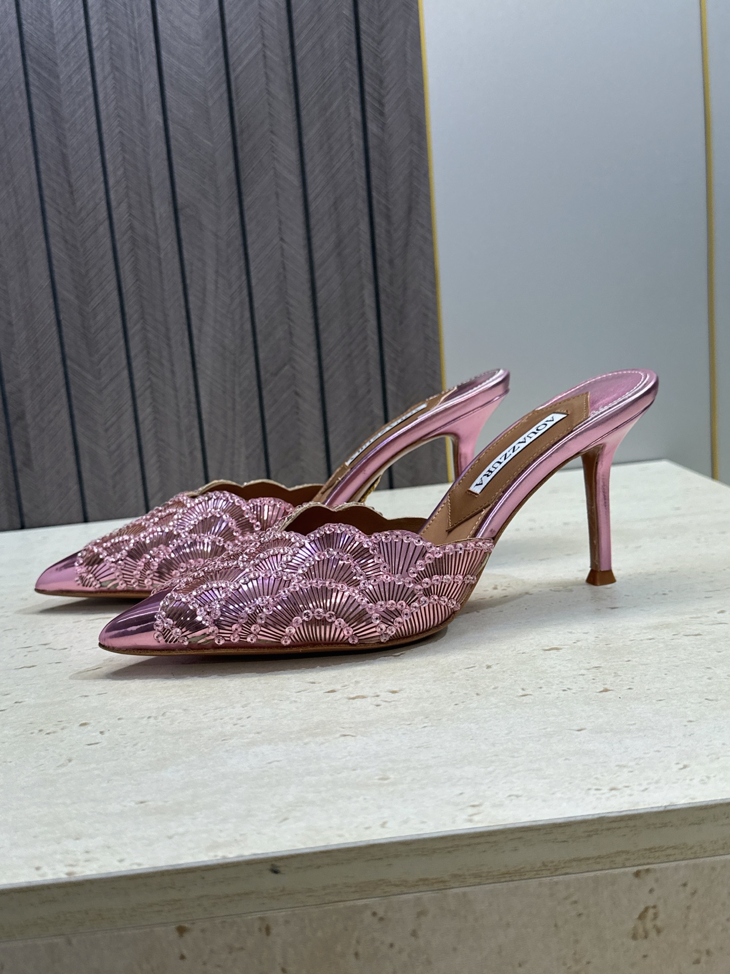 Aquazzura 2026春夏新款鱼鳞纹亮片拼色女鞋 大菠萝字母logo高跟尖头穆勒凉拖鞋 材质鞋面进口小牛皮/进口金
