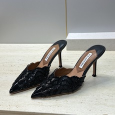 Aquazzura 2026春夏新款鱼鳞纹亮片拼色女鞋 大菠萝字母logo高跟尖头穆勒凉拖鞋 材质鞋面进口小牛皮/进口金 Aquazzura 2026春夏新款鱼鳞纹亮片拼色女鞋 大菠萝字母logo高跟尖头穆勒凉拖鞋 材质鞋面进口小牛皮/进口金