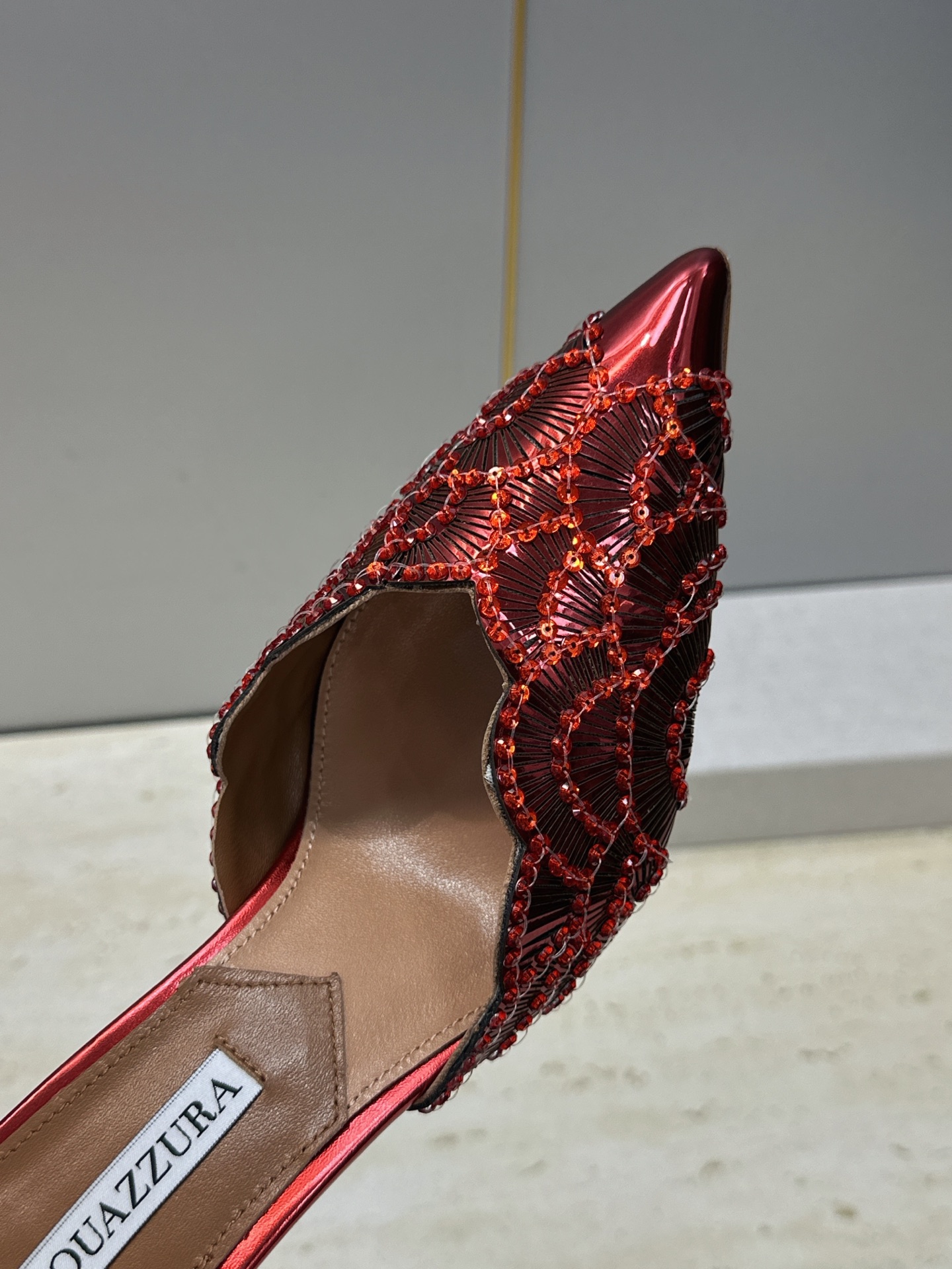 Aquazzura 2026春夏新款鱼鳞纹亮片拼色女鞋 大菠萝字母logo高跟尖头穆勒凉拖鞋 材质鞋面进口小牛皮/进口金 Aquazzura 2026春夏新款鱼鳞纹亮片拼色女鞋 大菠萝字母logo高跟尖头穆勒凉拖鞋 材质鞋面进口小牛皮/进口金