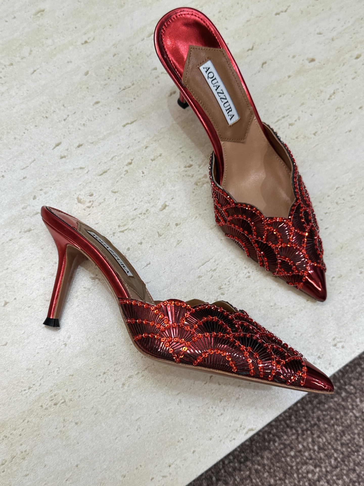 Aquazzura 2026春夏新款鱼鳞纹亮片拼色女鞋 大菠萝字母logo高跟尖头穆勒凉拖鞋 材质鞋面进口小牛皮/进口金 Aquazzura 2026春夏新款鱼鳞纹亮片拼色女鞋 大菠萝字母logo高跟尖头穆勒凉拖鞋 材质鞋面进口小牛皮/进口金