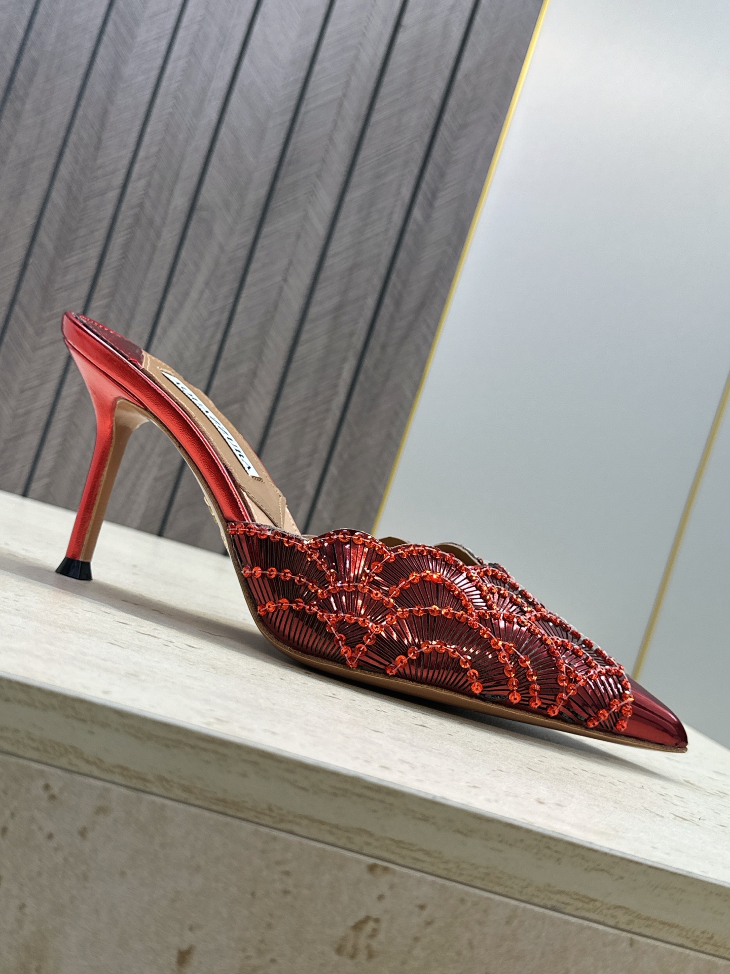 Aquazzura 2026春夏新款鱼鳞纹亮片拼色女鞋 大菠萝字母logo高跟尖头穆勒凉拖鞋 材质鞋面进口小牛皮/进口金 Aquazzura 2026春夏新款鱼鳞纹亮片拼色女鞋 大菠萝字母logo高跟尖头穆勒凉拖鞋 材质鞋面进口小牛皮/进口金