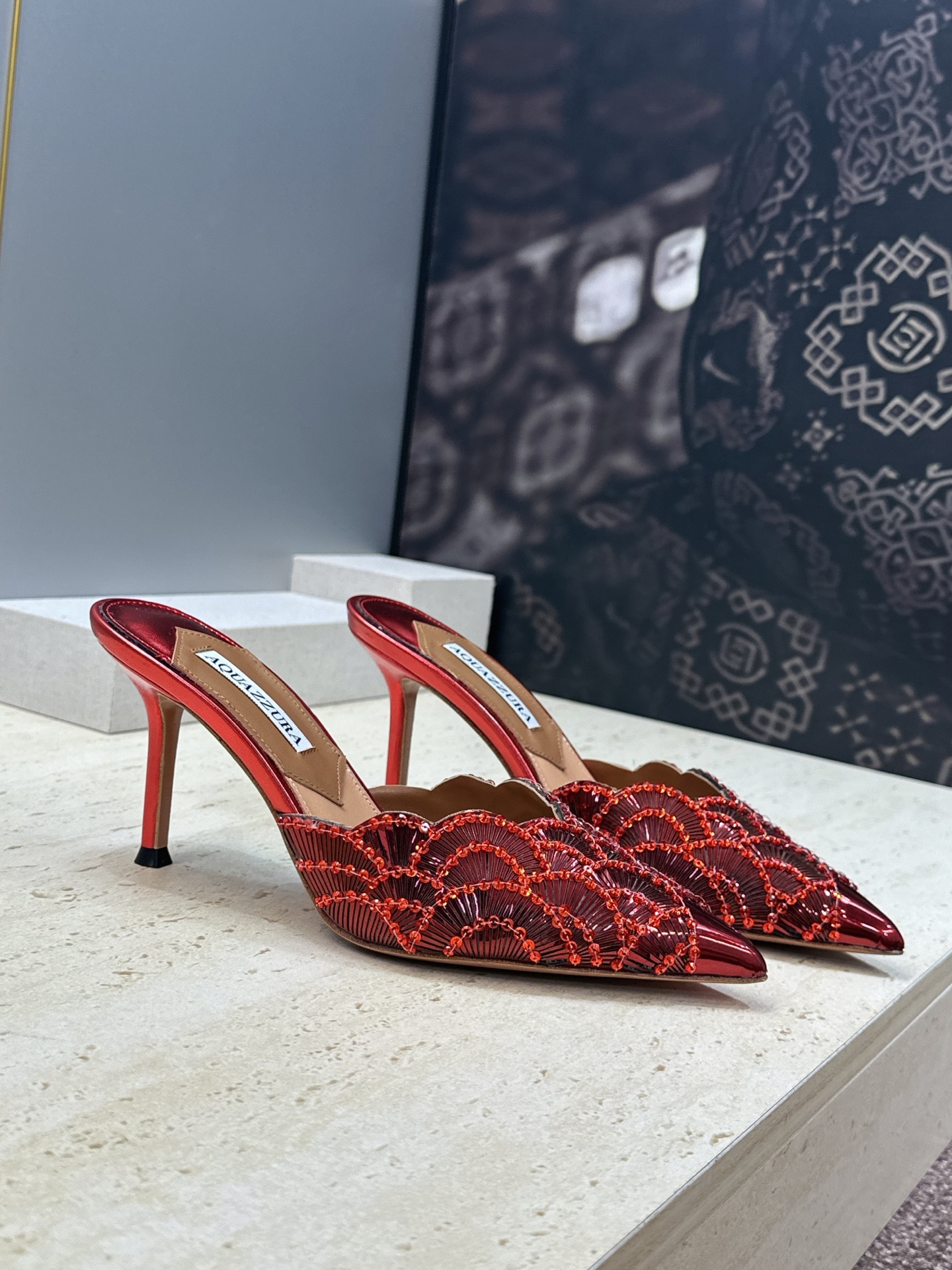 Aquazzura 2026春夏新款鱼鳞纹亮片拼色女鞋 大菠萝字母logo高跟尖头穆勒凉拖鞋 材质鞋面进口小牛皮/进口金 Aquazzura 2026春夏新款鱼鳞纹亮片拼色女鞋 大菠萝字母logo高跟尖头穆勒凉拖鞋 材质鞋面进口小牛皮/进口金