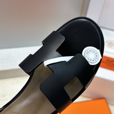 (配全套飞机盒) 莞货 顶级版 爱马仕 Hermes 春夏新色经典款 Santorini 拼色工字拖女鞋 H家平底圆头 (配全套飞机盒) 莞货 顶级版 爱马仕 Hermes 春夏新色经典款 Santorini 拼色工字拖女鞋 H家平底圆头