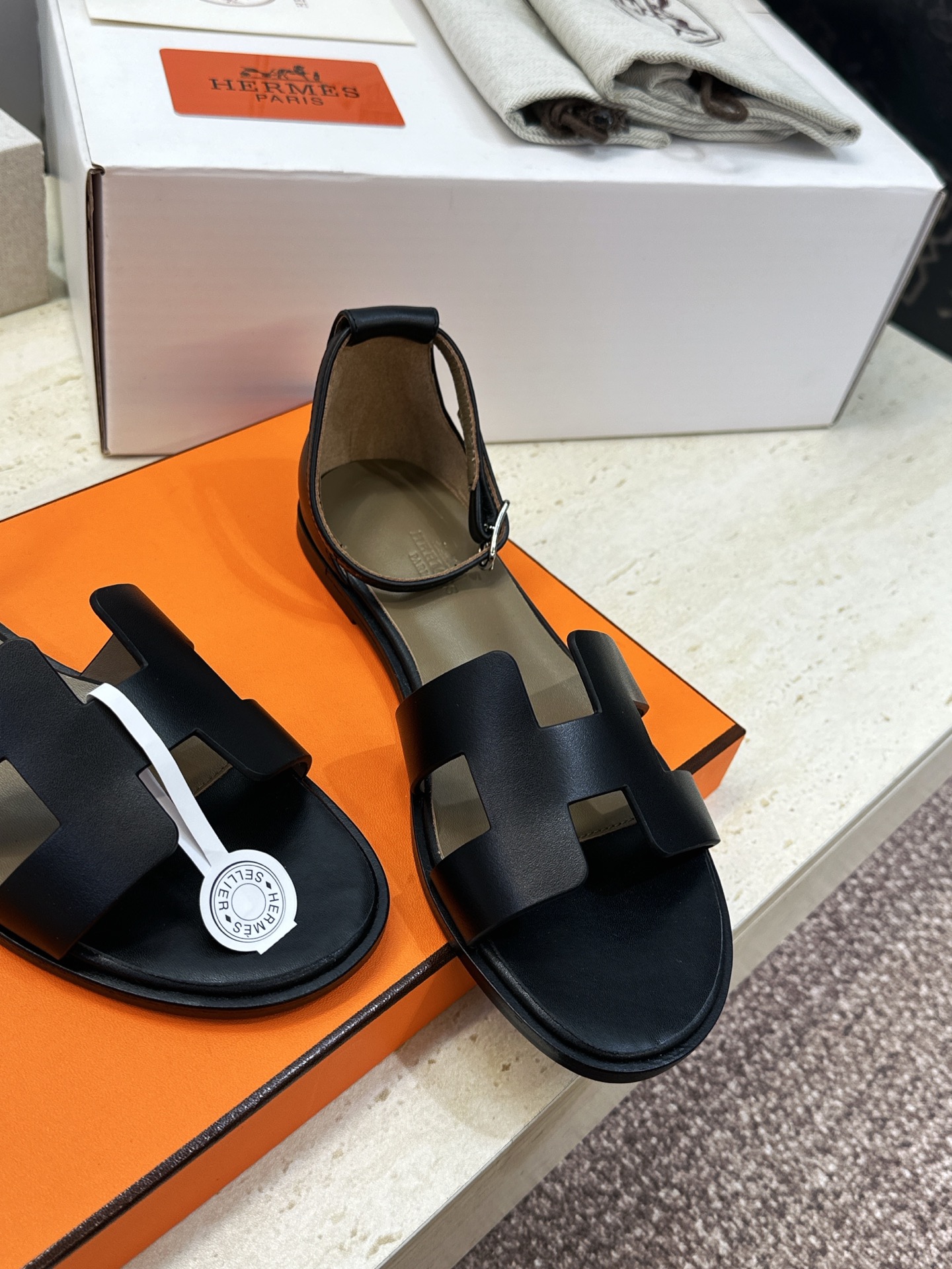 (配全套飞机盒) 莞货 顶级版 爱马仕 Hermes 春夏新色经典款 Santorini 拼色工字拖女鞋 H家平底圆头 (配全套飞机盒) 莞货 顶级版 爱马仕 Hermes 春夏新色经典款 Santorini 拼色工字拖女鞋 H家平底圆头