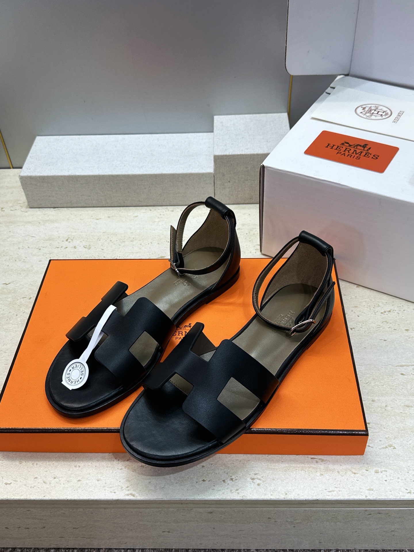 (配全套飞机盒) 莞货 顶级版 爱马仕 Hermes 春夏新色经典款 Santorini 拼色工字拖女鞋 H家平底圆头 (配全套飞机盒) 莞货 顶级版 爱马仕 Hermes 春夏新色经典款 Santorini 拼色工字拖女鞋 H家平底圆头