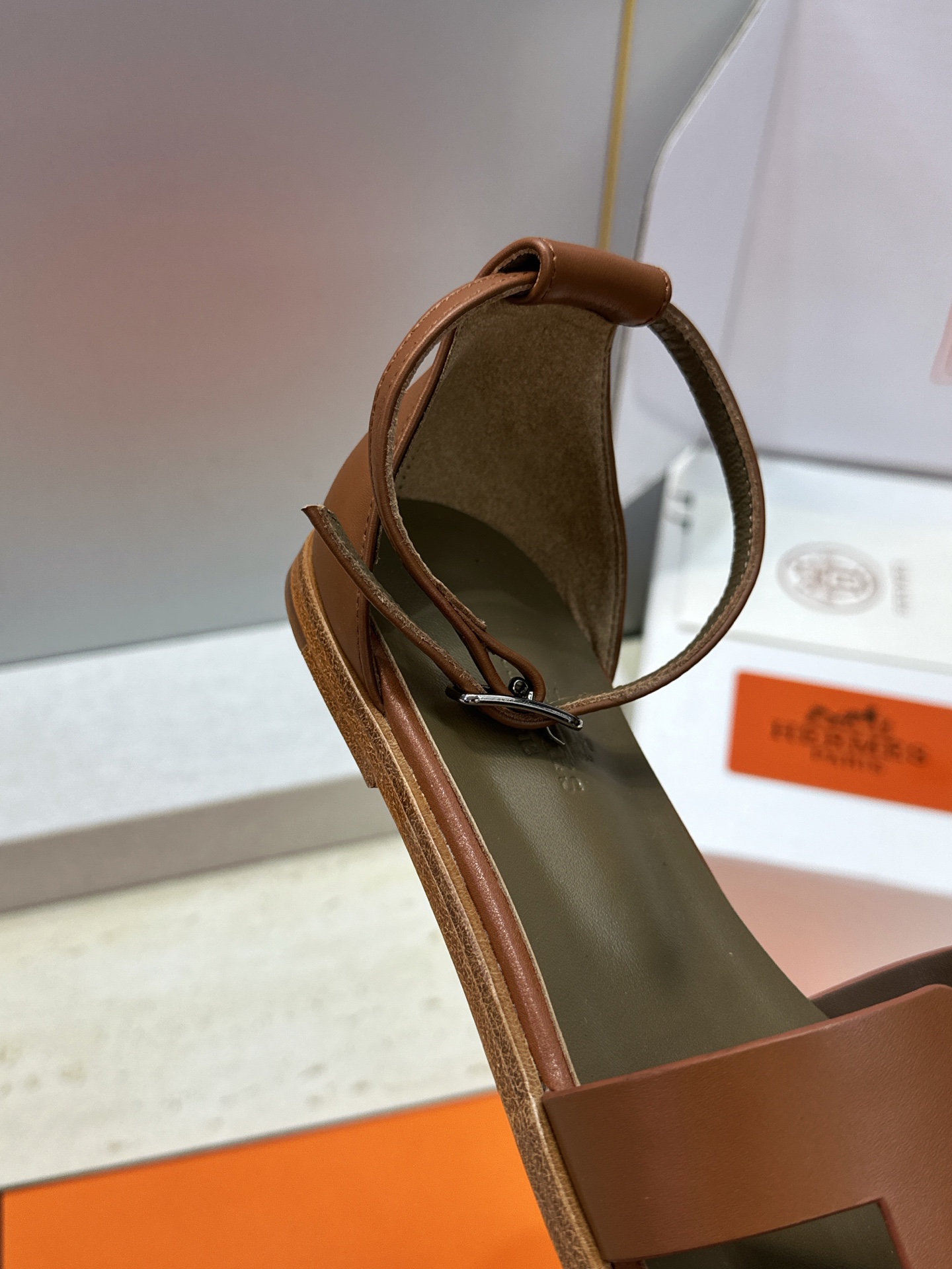 (配全套飞机盒) 莞货 顶级版 爱马仕 Hermes 春夏新色经典款 Santorini 拼色工字拖女鞋  H家平底圆头