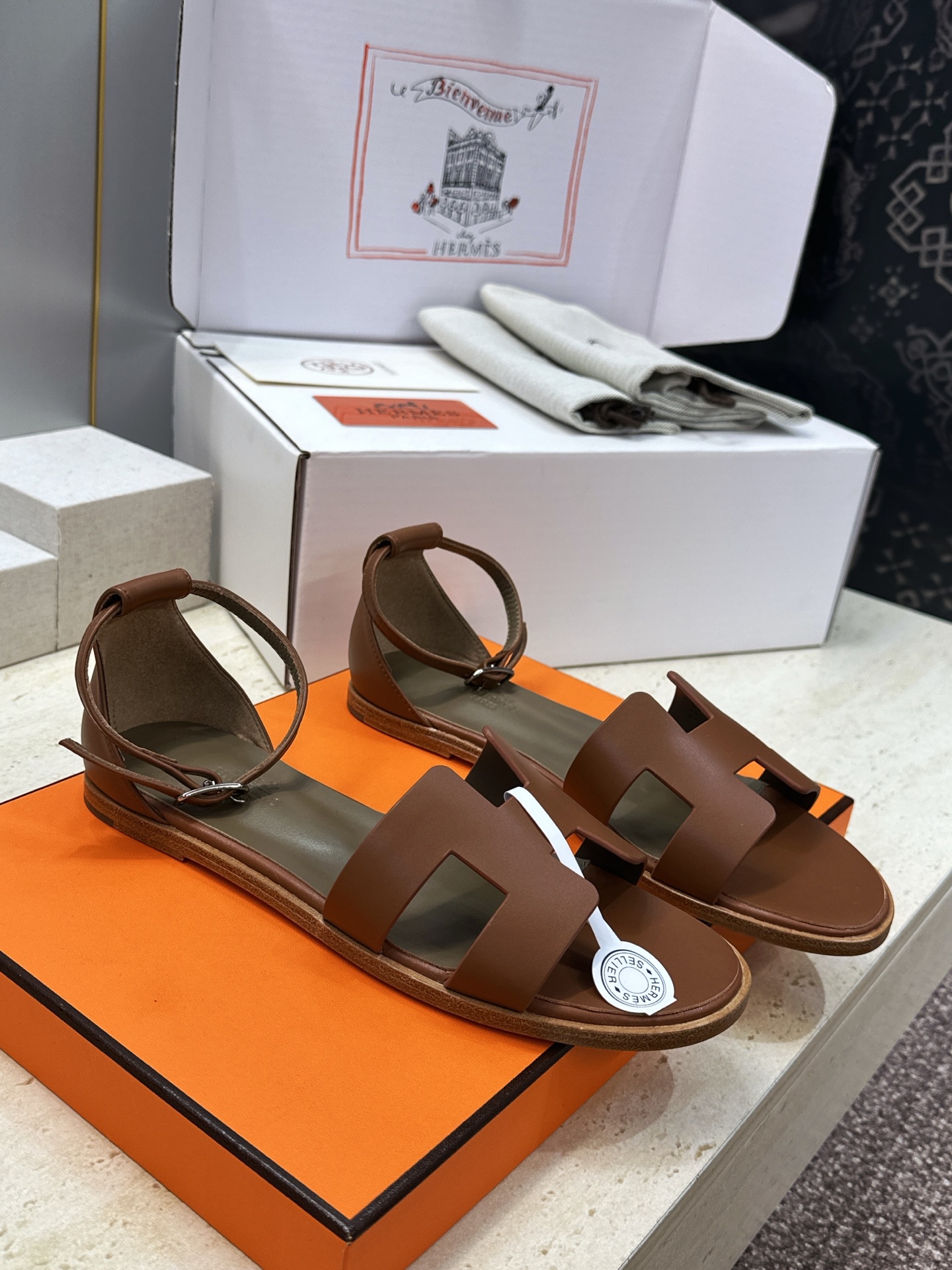 (配全套飞机盒) 莞货 顶级版 爱马仕 Hermes 春夏新色经典款 Santorini 拼色工字拖女鞋  H家平底圆头