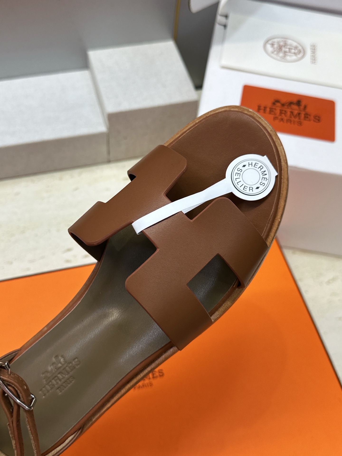 (配全套飞机盒) 莞货 顶级版 爱马仕 Hermes 春夏新色经典款 Santorini 拼色工字拖女鞋  H家平底圆头