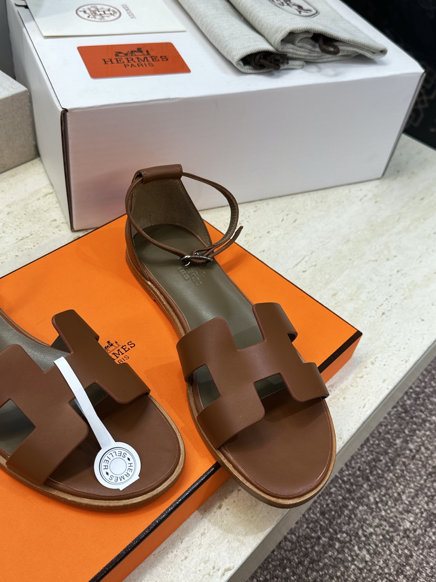 (配全套飞机盒) 莞货 顶级版 爱马仕 Hermes 春夏新色经典款 Santorini 拼色工字拖女鞋  H家平底圆头
