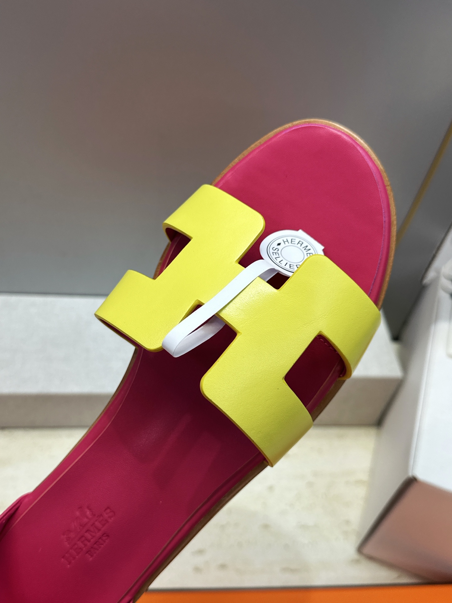 (配全套飞机盒) 莞货 顶级版 爱马仕 Hermes 春夏新色经典款 Santorini 拼色工字拖女鞋 H家平底圆头 (配全套飞机盒) 莞货 顶级版 爱马仕 Hermes 春夏新色经典款 Santorini 拼色工字拖女鞋 H家平底圆头