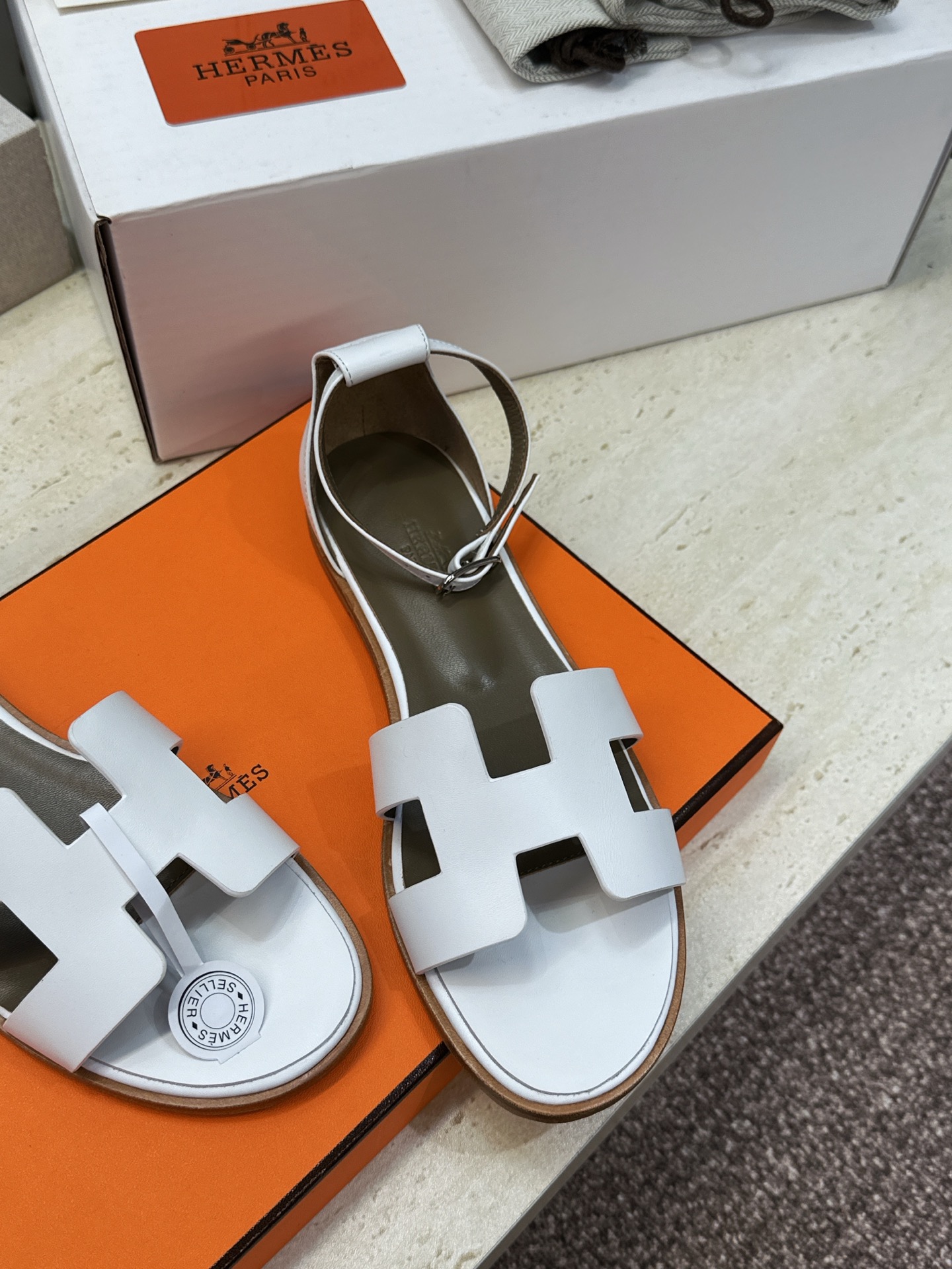 (配全套飞机盒) 莞货 顶级版 爱马仕 Hermes 春夏新色经典款 Santorini 拼色工字拖女鞋 H家平底圆头 (配全套飞机盒) 莞货 顶级版 爱马仕 Hermes 春夏新色经典款 Santorini 拼色工字拖女鞋 H家平底圆头