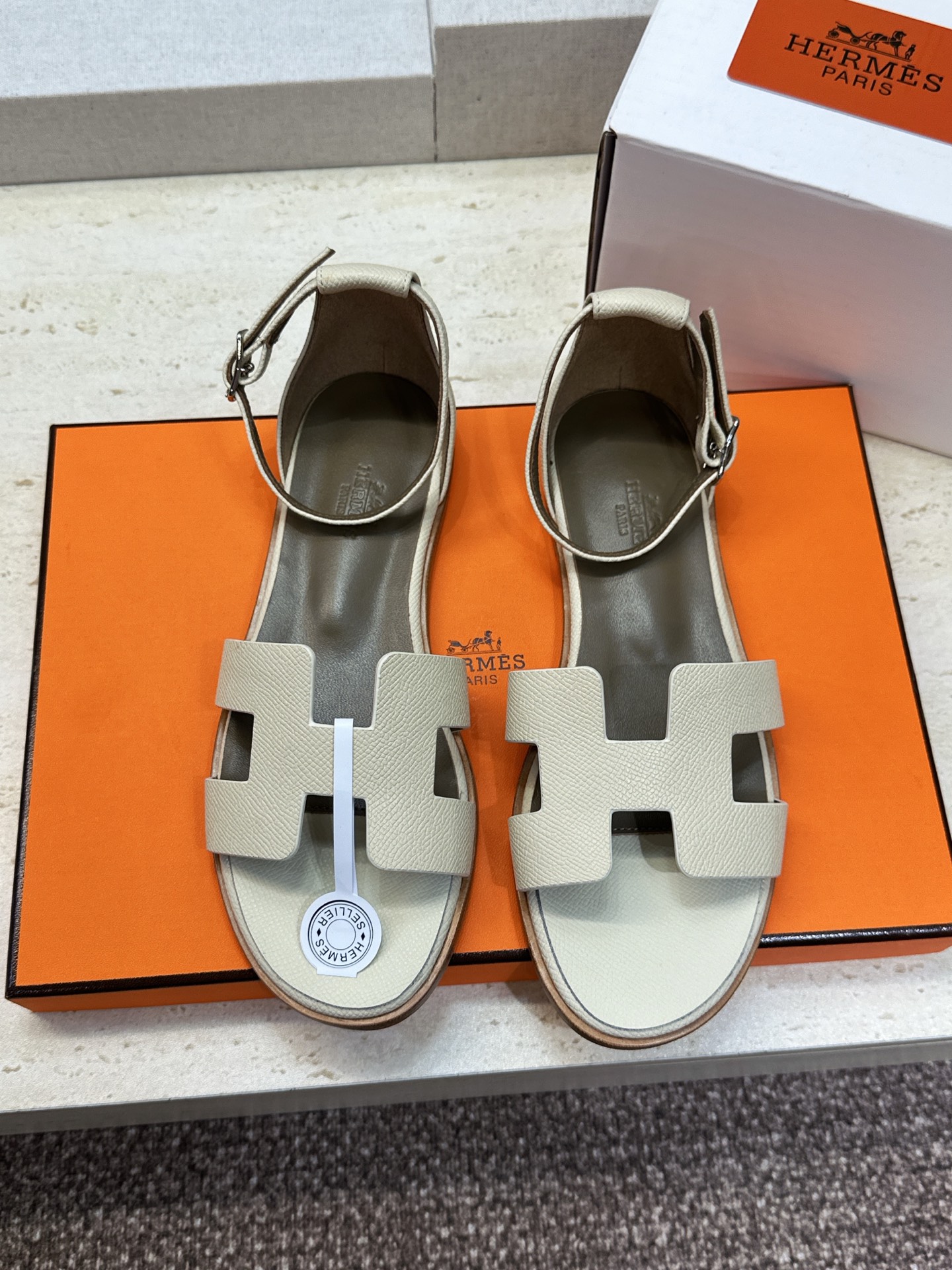 (配全套飞机盒) 莞货 顶级版 爱马仕 Hermes 春夏新色经典款 Santorini 拼色工字拖女鞋  H家平底圆头