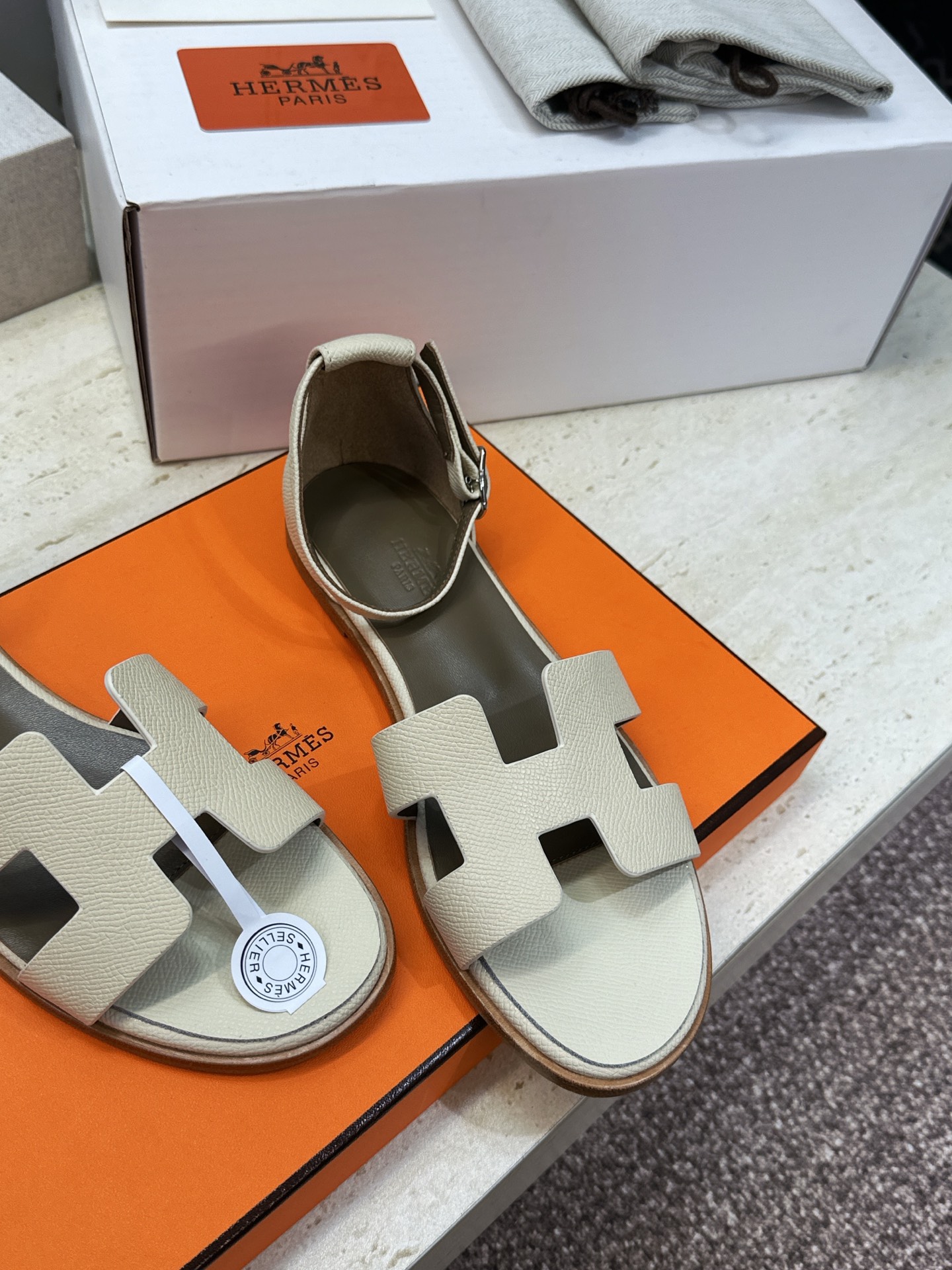 (配全套飞机盒) 莞货 顶级版 爱马仕 Hermes 春夏新色经典款 Santorini 拼色工字拖女鞋  H家平底圆头