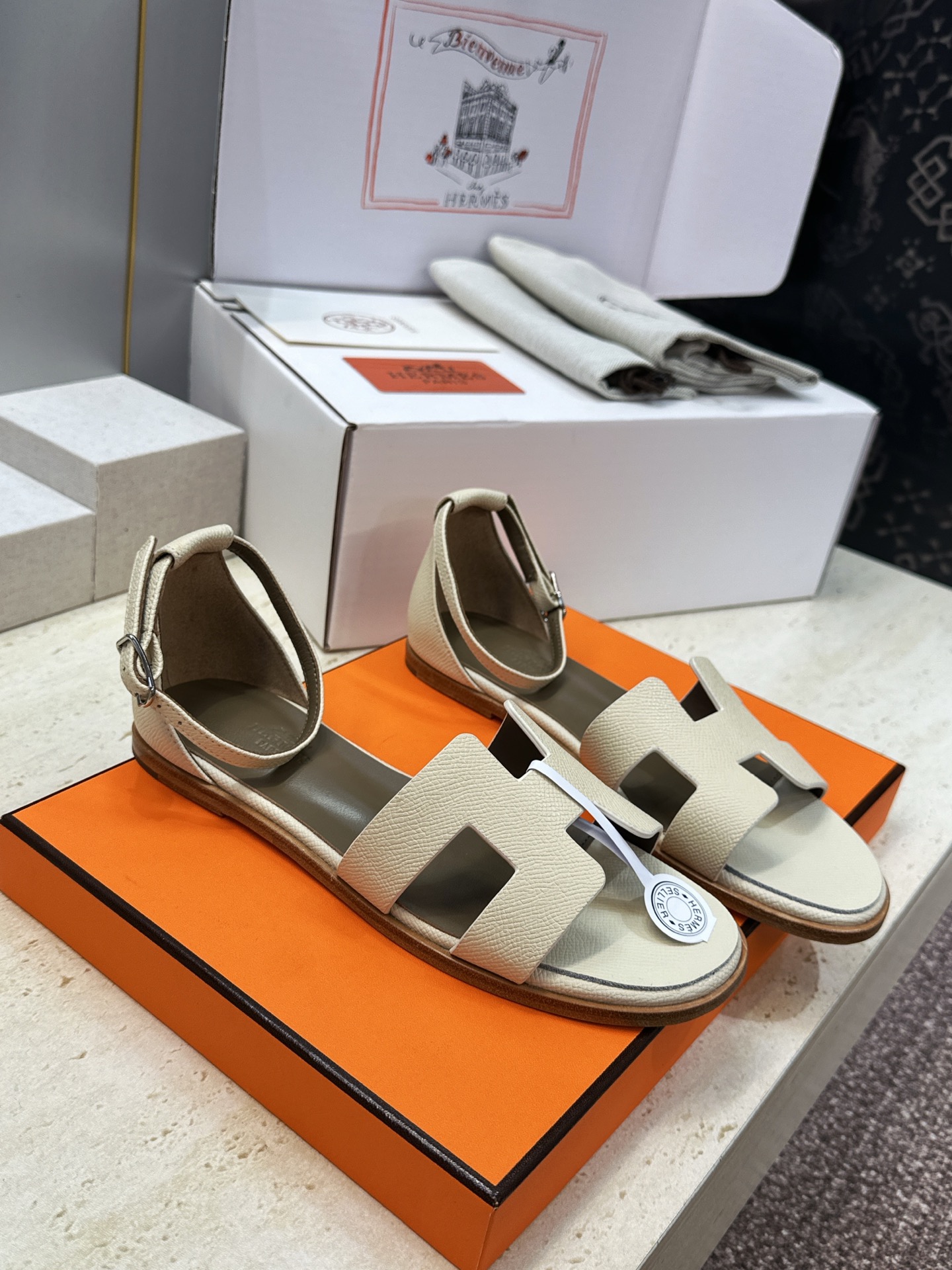 (配全套飞机盒) 莞货 顶级版 爱马仕 Hermes 春夏新色经典款 Santorini 拼色工字拖女鞋  H家平底圆头