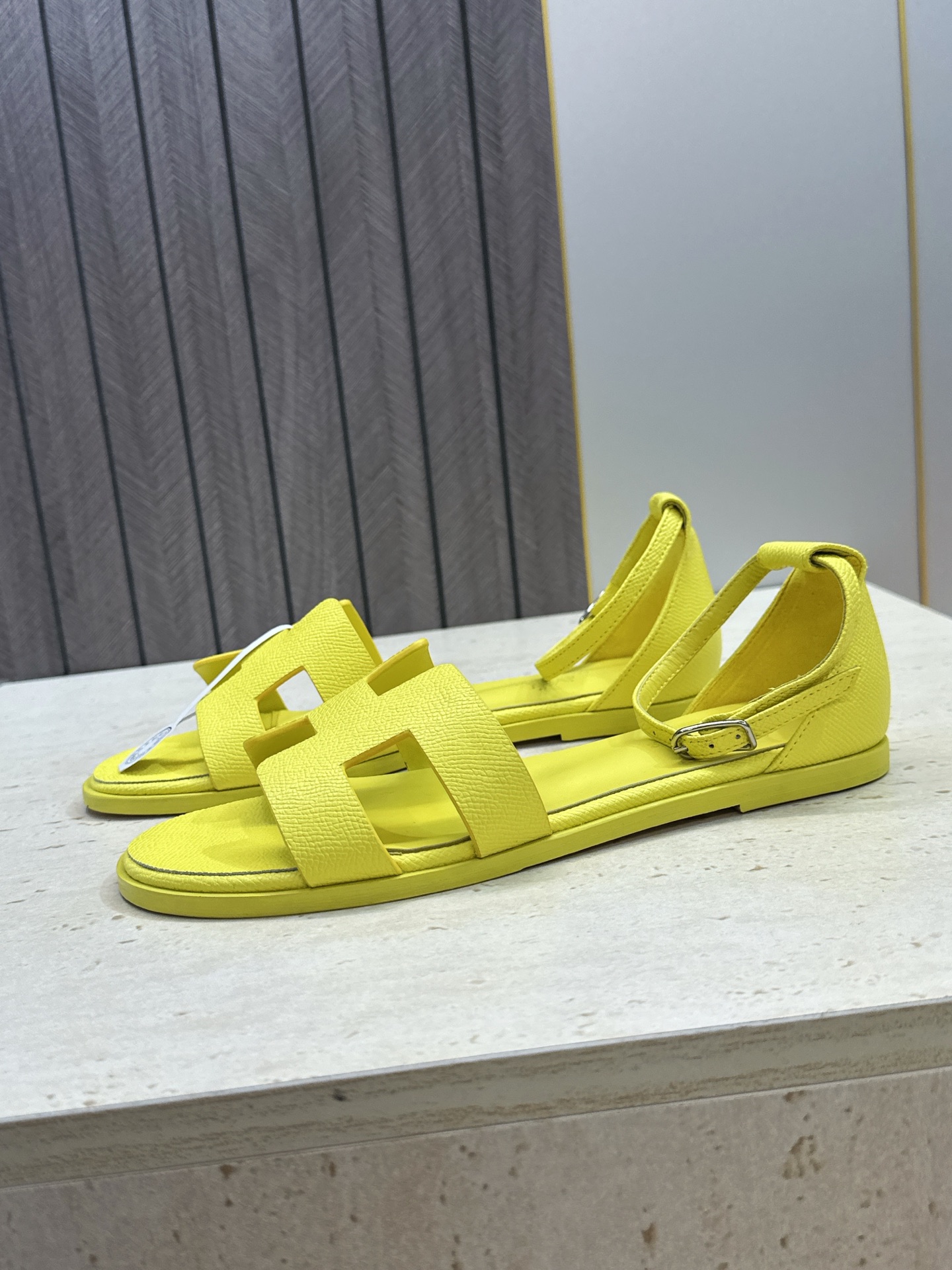 (配全套飞机盒) 莞货 顶级版 爱马仕 Hermes 春夏新色经典款 Santorini 拼色工字拖女鞋  H家平底圆头
