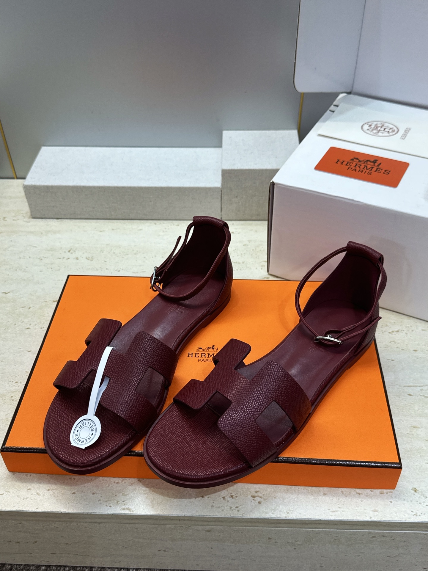 (配全套飞机盒) 莞货 顶级版 爱马仕 Hermes 春夏新色经典款 Santorini 拼色工字拖女鞋 H家平底圆头 (配全套飞机盒) 莞货 顶级版 爱马仕 Hermes 春夏新色经典款 Santorini 拼色工字拖女鞋 H家平底圆头