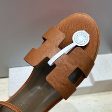 (配全套飞机盒) 莞货 顶级版 爱马仕 Hermes 春夏新色经典款 Santorini 拼色工字拖女鞋 H家平底圆头 (配全套飞机盒) 莞货 顶级版 爱马仕 Hermes 春夏新色经典款 Santorini 拼色工字拖女鞋 H家平底圆头