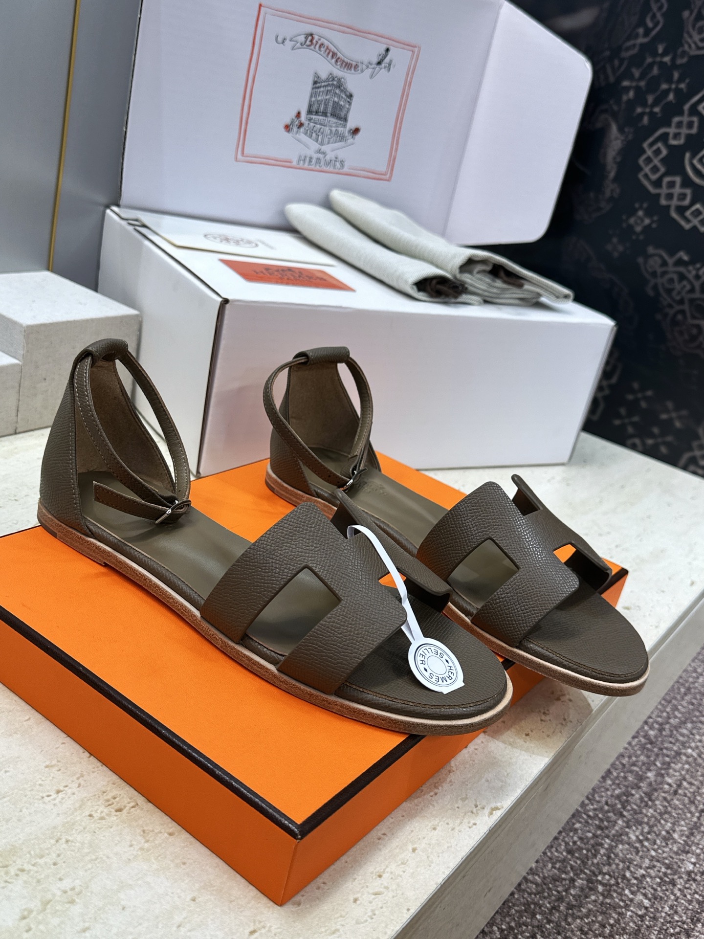 (配全套飞机盒) 莞货 顶级版 爱马仕 Hermes 春夏新色经典款 Santorini 拼色工字拖女鞋  H家平底圆头