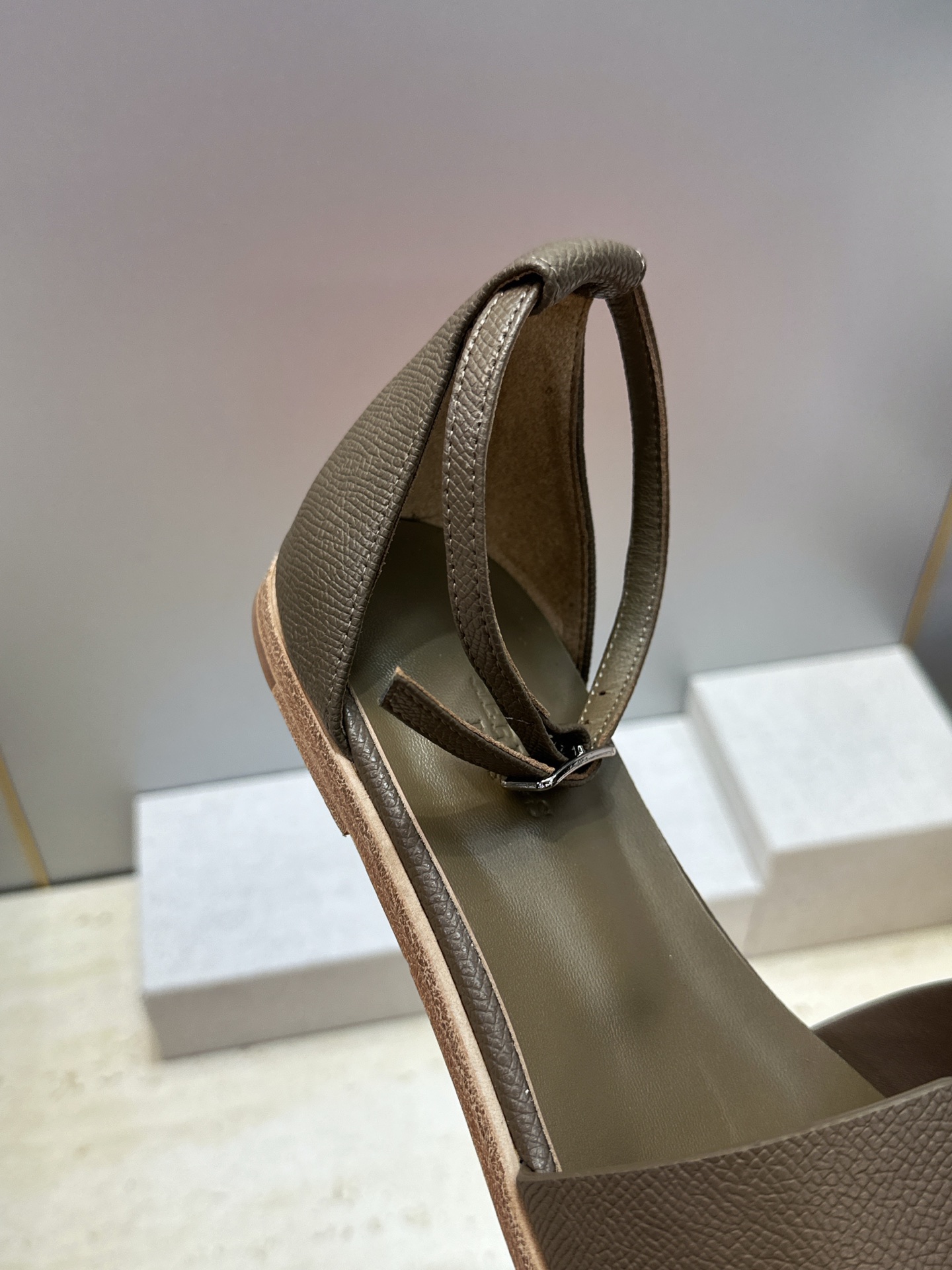 (配全套飞机盒) 莞货 顶级版 爱马仕 Hermes 春夏新色经典款 Santorini 拼色工字拖女鞋 H家平底圆头 (配全套飞机盒) 莞货 顶级版 爱马仕 Hermes 春夏新色经典款 Santorini 拼色工字拖女鞋 H家平底圆头