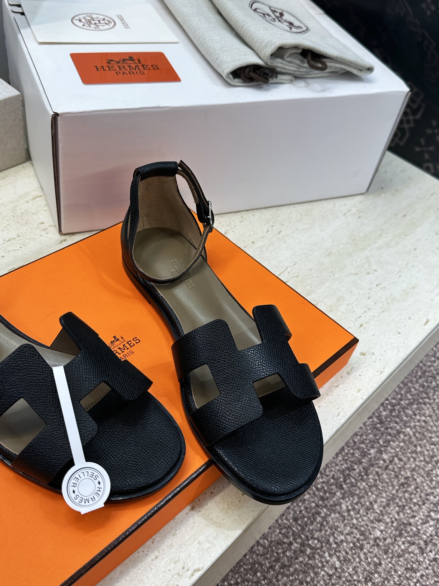 (配全套飞机盒) 莞货 顶级版 爱马仕 Hermes 春夏新色经典款 Santorini 拼色工字拖女鞋 H家平底圆头 (配全套飞机盒) 莞货 顶级版 爱马仕 Hermes 春夏新色经典款 Santorini 拼色工字拖女鞋 H家平底圆头