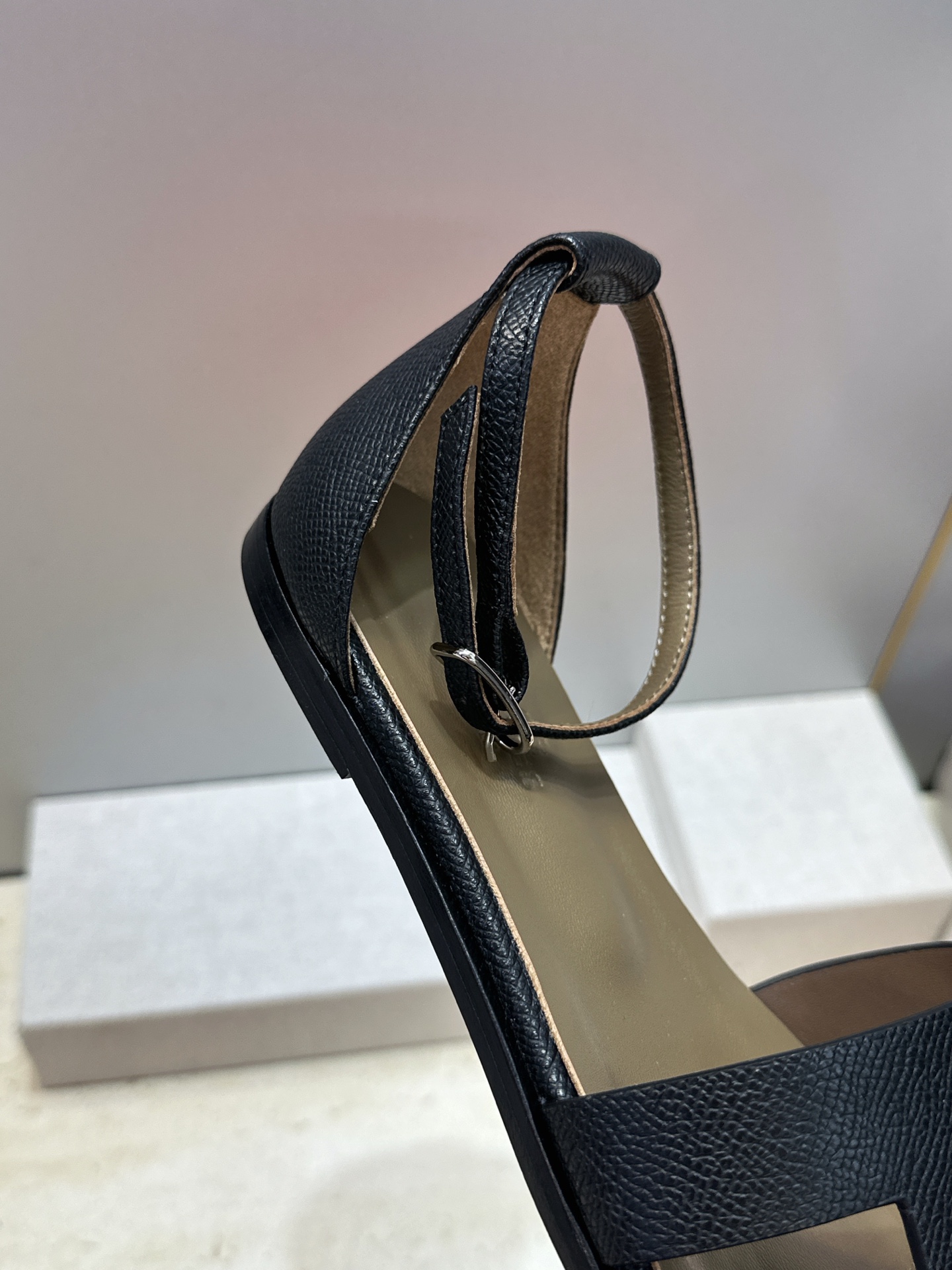 (配全套飞机盒) 莞货 顶级版 爱马仕 Hermes 春夏新色经典款 Santorini 拼色工字拖女鞋 H家平底圆头 (配全套飞机盒) 莞货 顶级版 爱马仕 Hermes 春夏新色经典款 Santorini 拼色工字拖女鞋 H家平底圆头