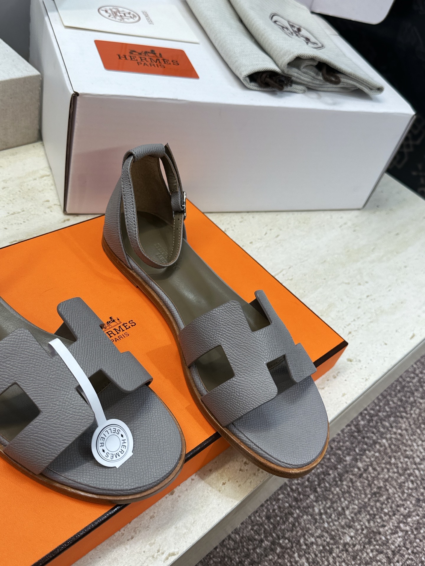 (配全套飞机盒) 莞货 顶级版 爱马仕 Hermes 春夏新色经典款 Santorini 拼色工字拖女鞋  H家平底圆头