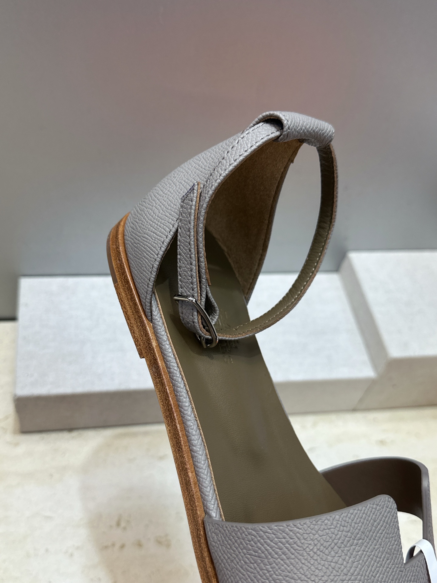 (配全套飞机盒) 莞货 顶级版 爱马仕 Hermes 春夏新色经典款 Santorini 拼色工字拖女鞋  H家平底圆头
