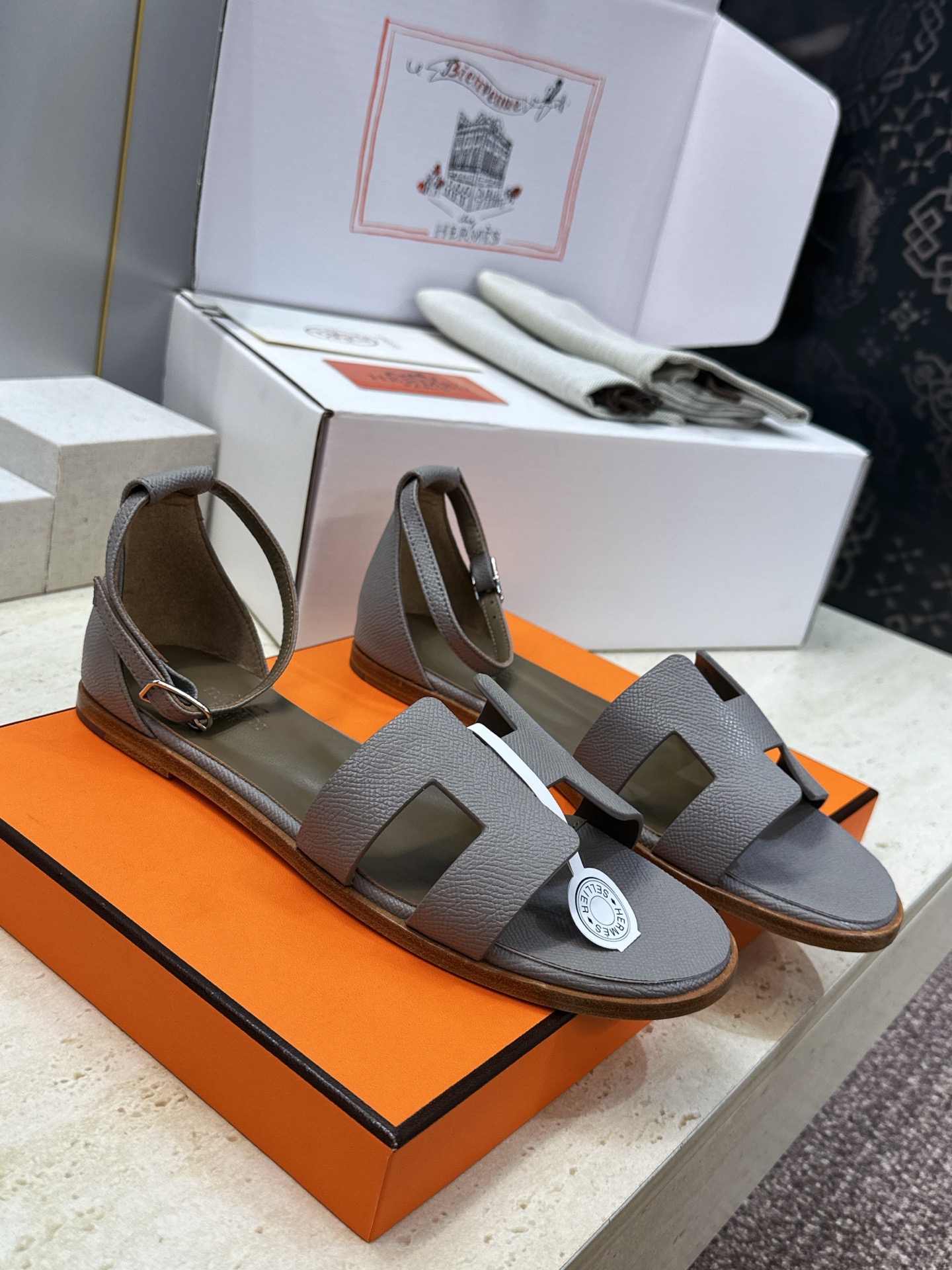 (配全套飞机盒) 莞货 顶级版 爱马仕 Hermes 春夏新色经典款 Santorini 拼色工字拖女鞋  H家平底圆头