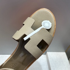 (配全套飞机盒) 莞货 顶级版 爱马仕 Hermes 春夏新色经典款 Santorini 拼色工字拖女鞋 H家平底圆头 (配全套飞机盒) 莞货 顶级版 爱马仕 Hermes 春夏新色经典款 Santorini 拼色工字拖女鞋 H家平底圆头