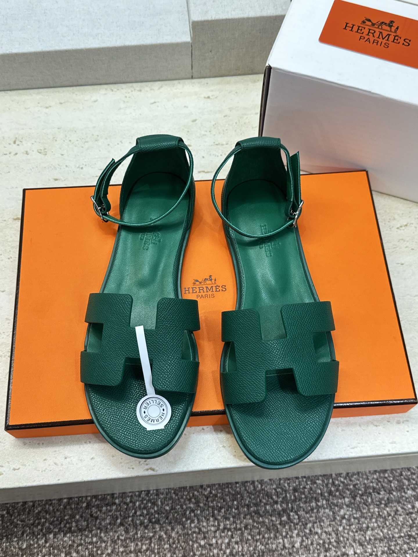 (配全套飞机盒) 莞货 顶级版 爱马仕 Hermes 春夏新色经典款 Santorini 拼色工字拖女鞋 H家平底圆头 (配全套飞机盒) 莞货 顶级版 爱马仕 Hermes 春夏新色经典款 Santorini 拼色工字拖女鞋 H家平底圆头
