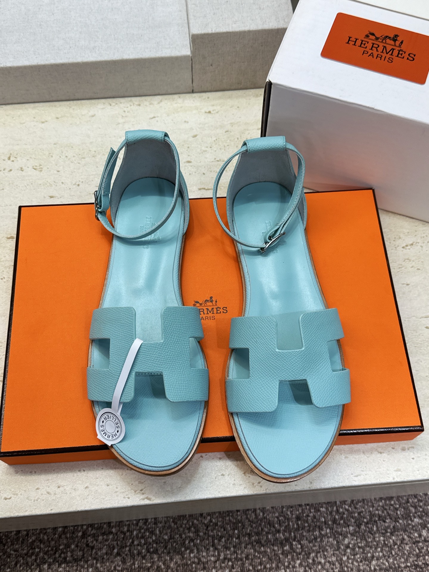 (配全套飞机盒) 莞货 顶级版 爱马仕 Hermes 春夏新色经典款 Santorini 拼色工字拖女鞋 H家平底圆头 (配全套飞机盒) 莞货 顶级版 爱马仕 Hermes 春夏新色经典款 Santorini 拼色工字拖女鞋 H家平底圆头