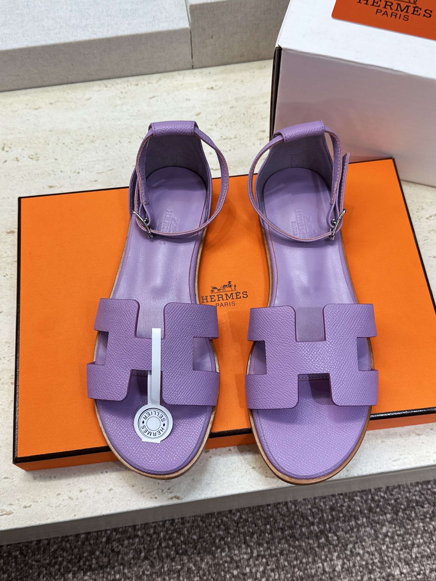 (配全套飞机盒) 莞货 顶级版 爱马仕 Hermes 春夏新色经典款 Santorini 拼色工字拖女鞋 H家平底圆头 (配全套飞机盒) 莞货 顶级版 爱马仕 Hermes 春夏新色经典款 Santorini 拼色工字拖女鞋 H家平底圆头