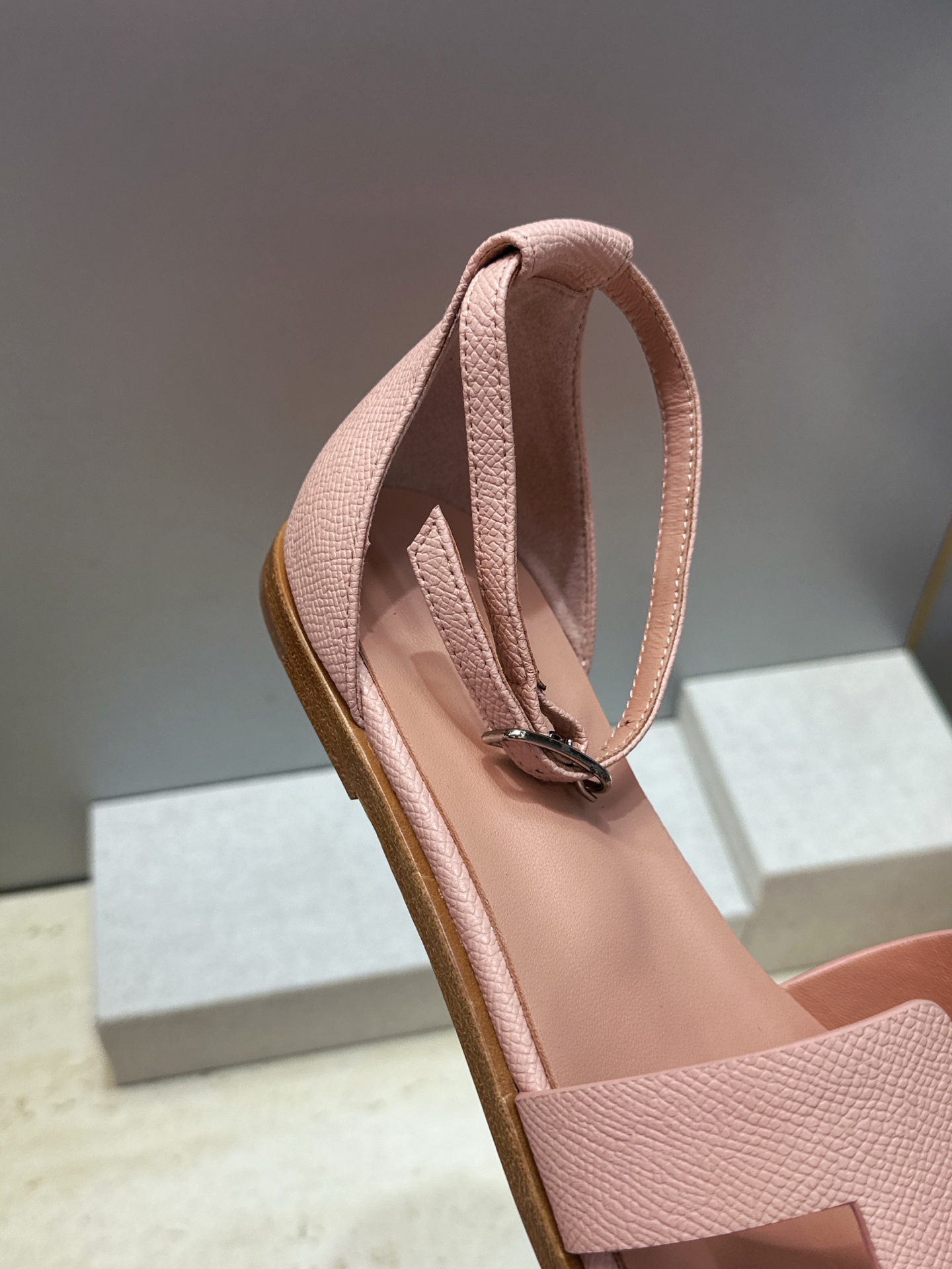 (配全套飞机盒) 莞货 顶级版 爱马仕 Hermes 春夏新色经典款 Santorini 拼色工字拖女鞋 H家平底圆头 (配全套飞机盒) 莞货 顶级版 爱马仕 Hermes 春夏新色经典款 Santorini 拼色工字拖女鞋 H家平底圆头