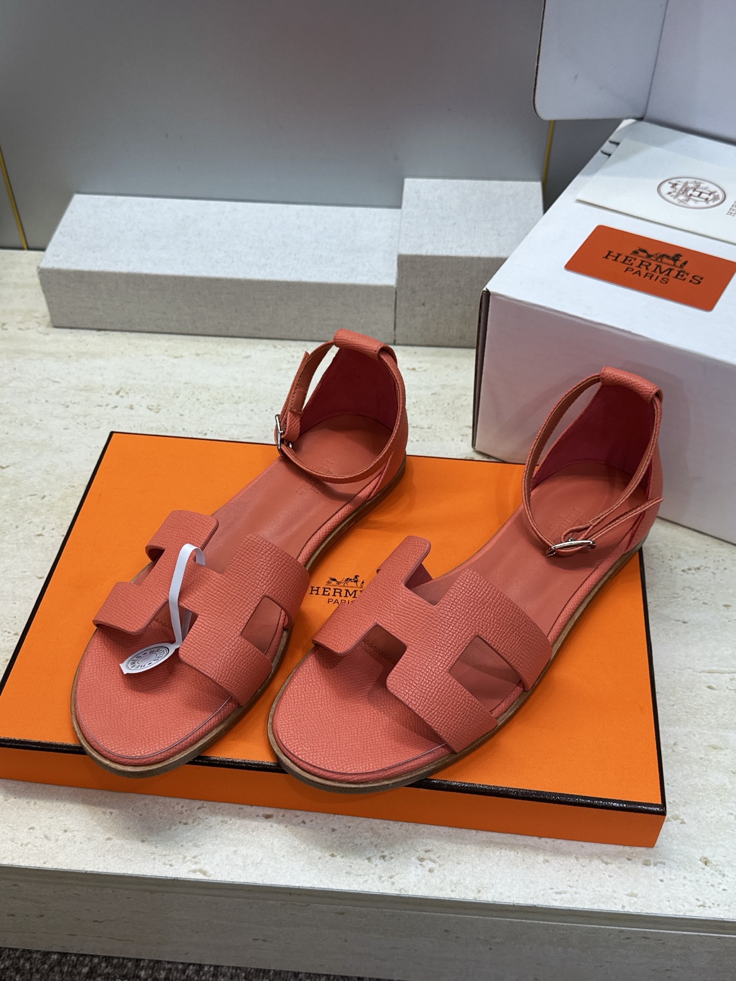 (配全套飞机盒) 莞货 顶级版 爱马仕 Hermes 春夏新色经典款 Santorini 拼色工字拖女鞋 H家平底圆头 (配全套飞机盒) 莞货 顶级版 爱马仕 Hermes 春夏新色经典款 Santorini 拼色工字拖女鞋 H家平底圆头